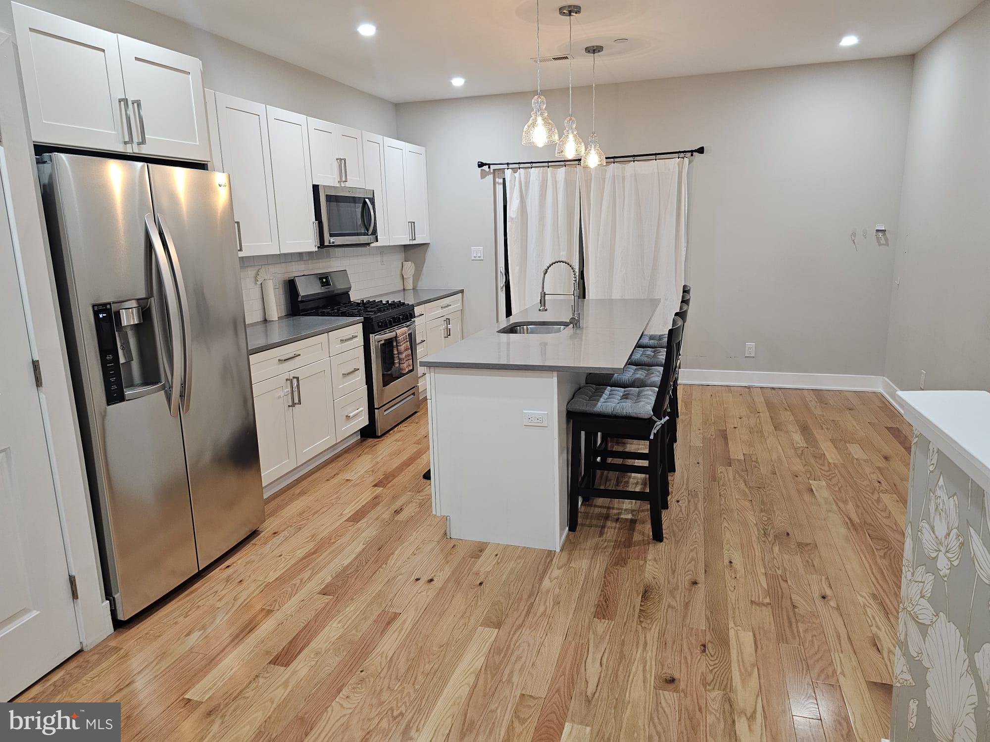 PORT RICHMOND - Residential Lease
