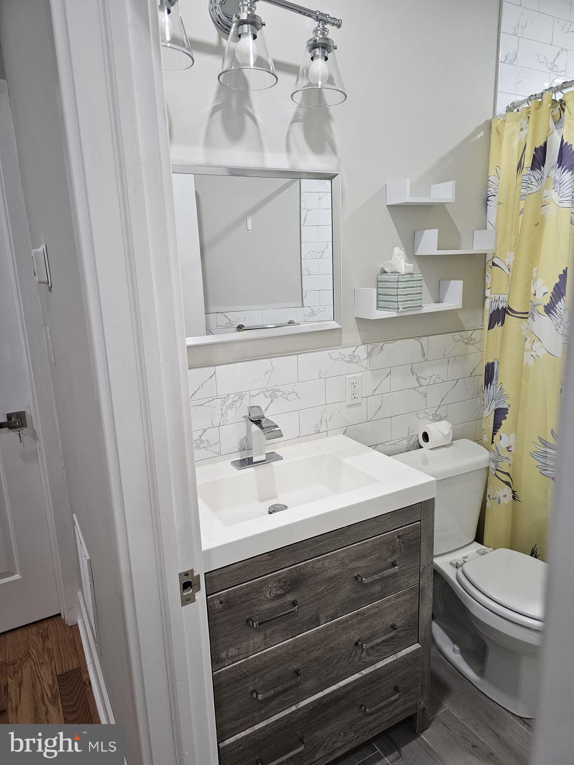 PORT RICHMOND - Residential Lease