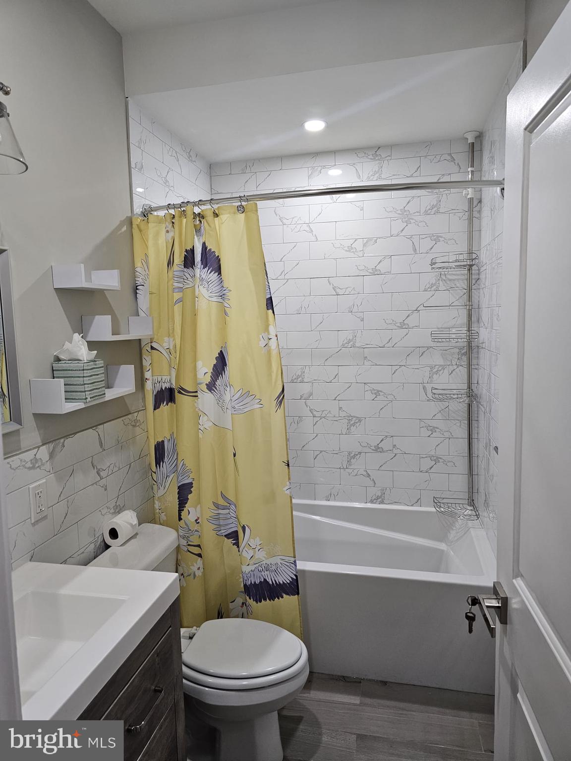 PORT RICHMOND - Residential Lease