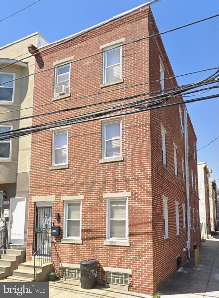 Well maintained 3 bedroom, 2 full bathroom corner home off of Girard ave, in very close proximity to Francisville, Fairmount ave, Center City and more. Home is approx 1800+ sq ft when including the finished basement. Washer and dryer on the first floor. Recessed lighting, 42" cabinets, hardwood floor on first floor, laminate floor on second floor. Bathrooms have modern finishes. The second floor bathroom includes an extra small room with an extra sink and towel/storage space that is great for freshening up. Property includes central air. Basement is finished and perfect for a recreation or large office space. Great oppurinity in a highly commutable location close to popular restaurants, bars and more.