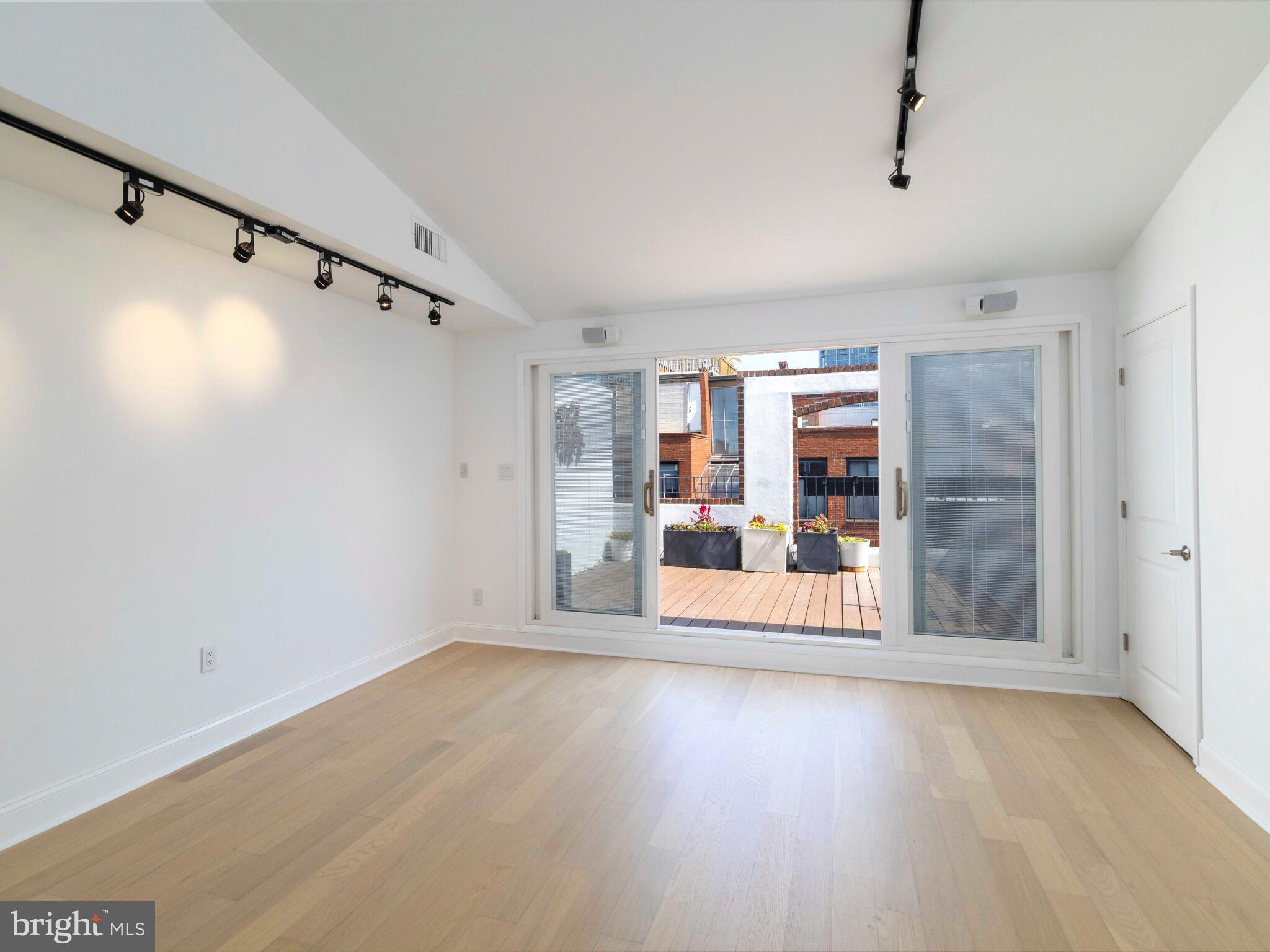SOCIETY HILL - Residential