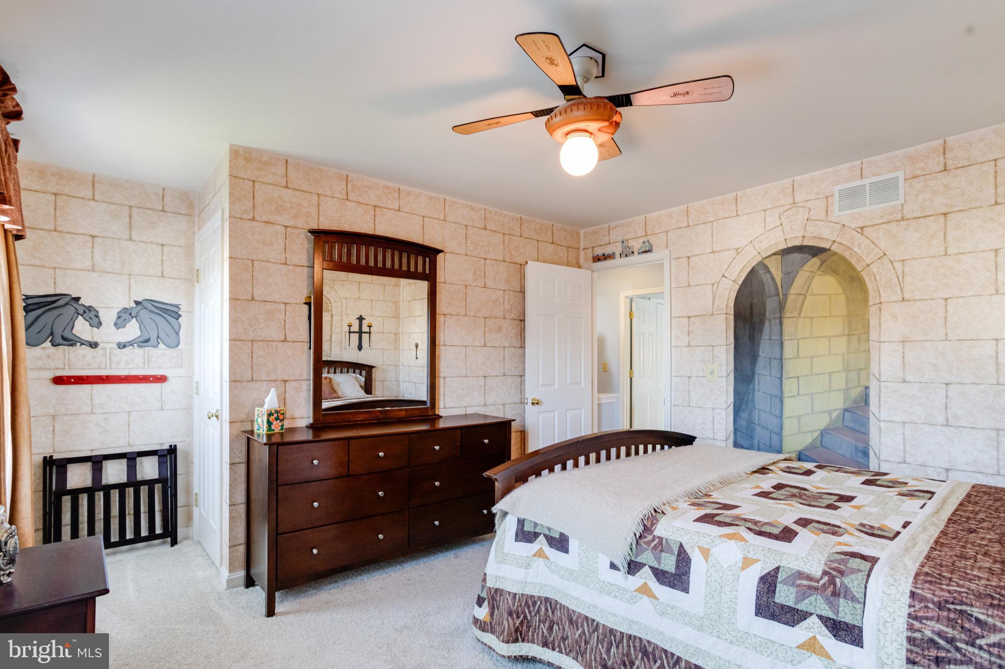 HUNTERS RUN - Residential