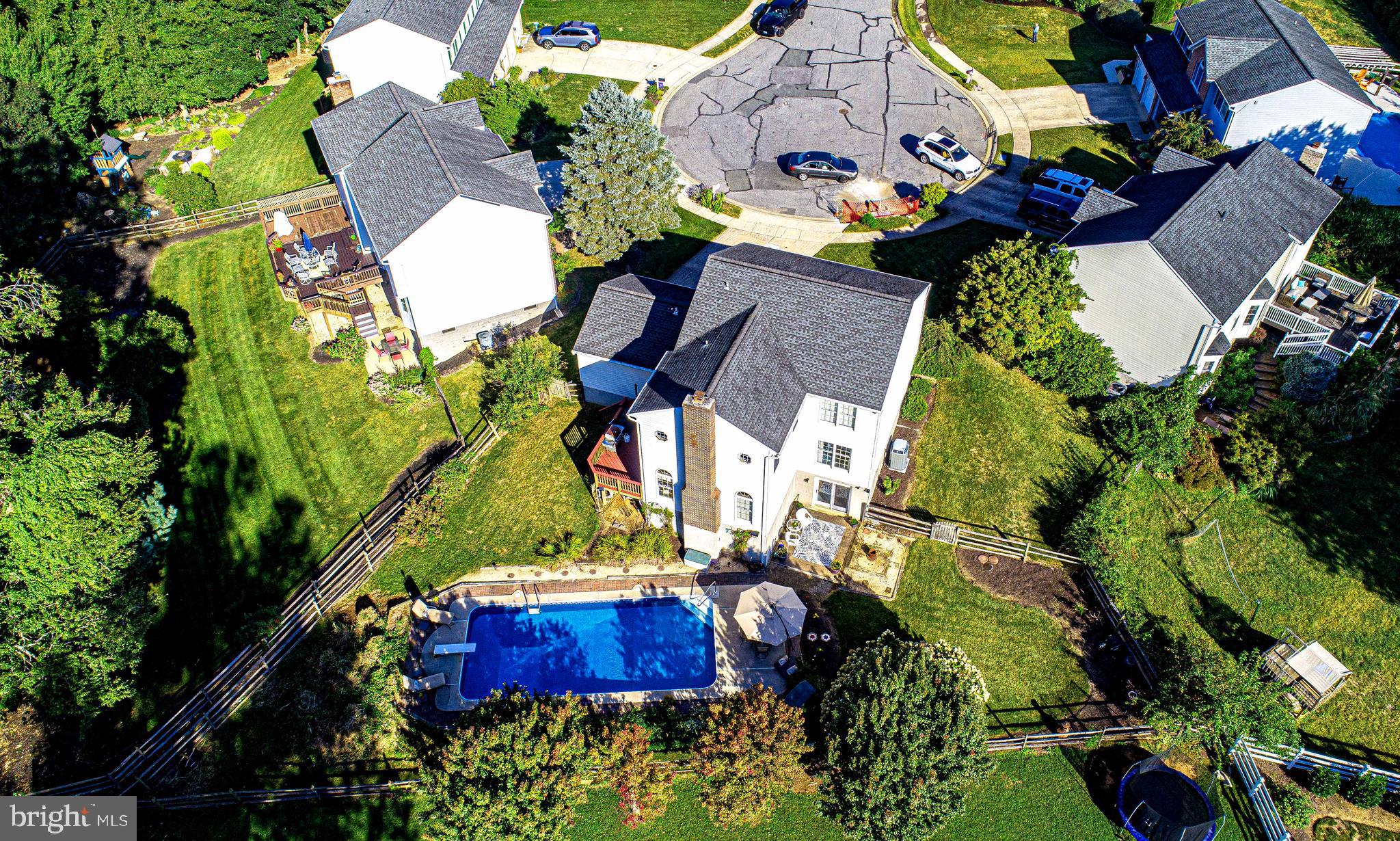 HUNTERS RUN - Residential