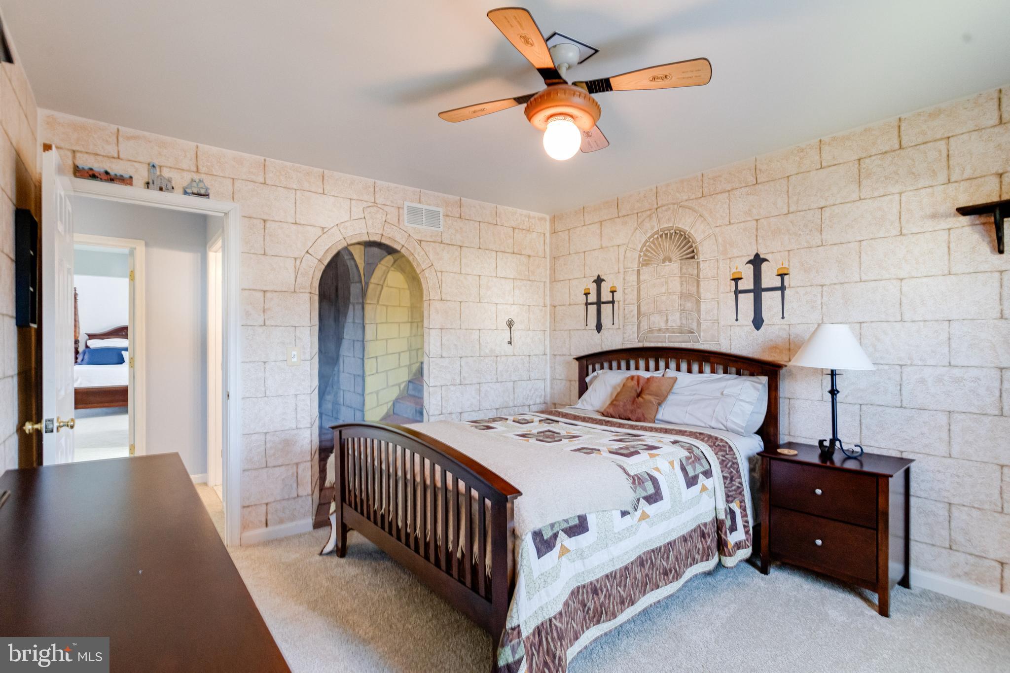 HUNTERS RUN - Residential