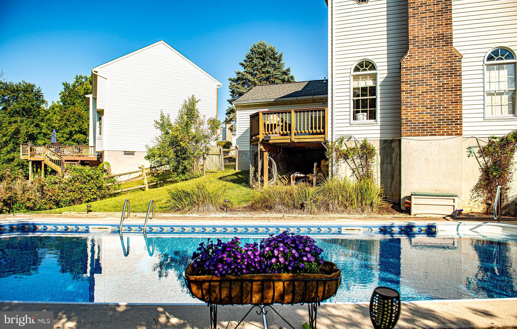 HUNTERS RUN - Residential