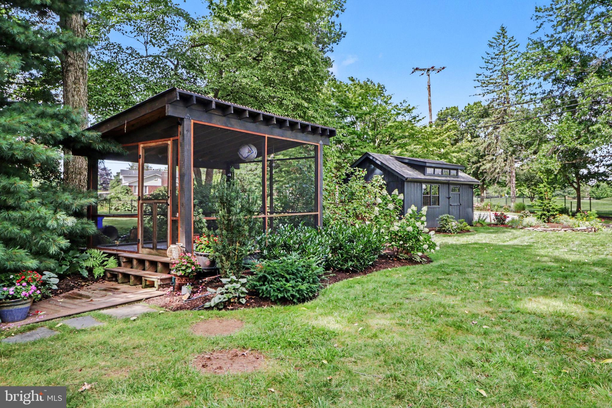 10 COUNTRY CLUB PLACE E
