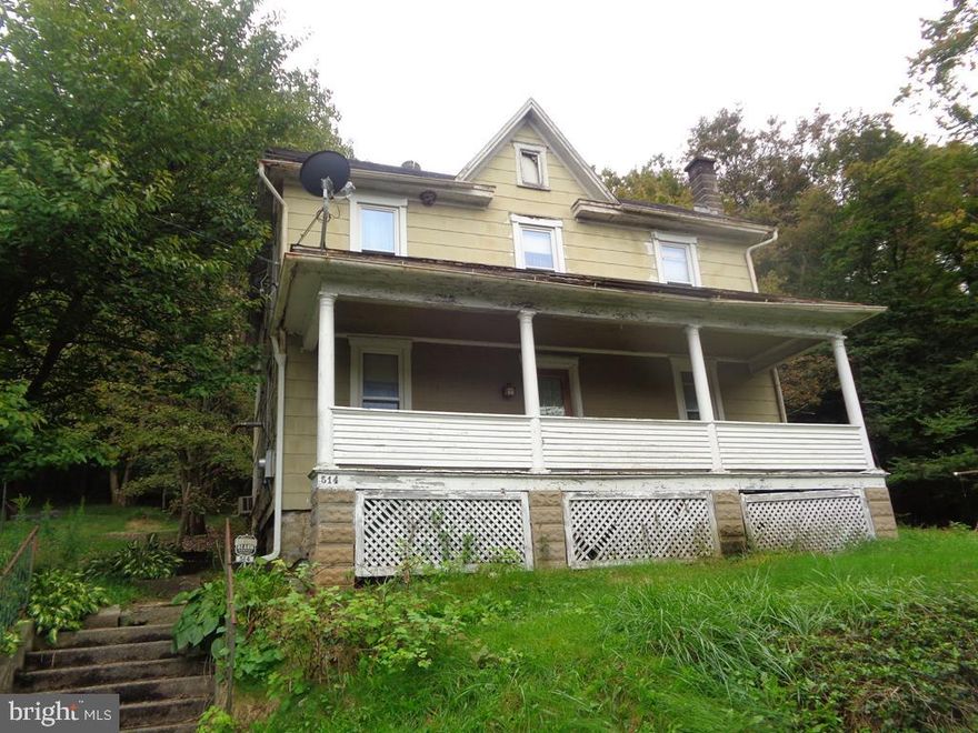 Take advantage of the price on this bank Repo.  Needs work- but convenient location on a large lot.  Selling "AS-IS".  Some replacement windows.