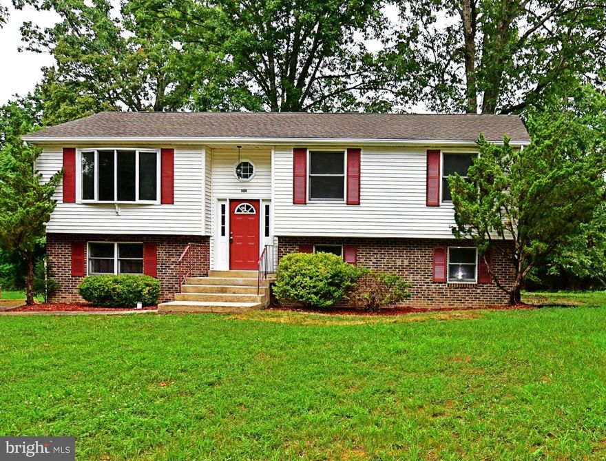 Back on, buyer fell through!! Gorgeous renovation in the lovely Heatherwick Community in Brandywine. This spacious 5BR/3Ba home has been completely renovated. New gourmet kitchen w/ QUARTZ countertops, hardwood floors, custom bathrooms, huge lot, large deck and more. Minutes from Gwynn Park. Get a free alarm system and warranty with use of seller's preferred title company or lender. 0% Down