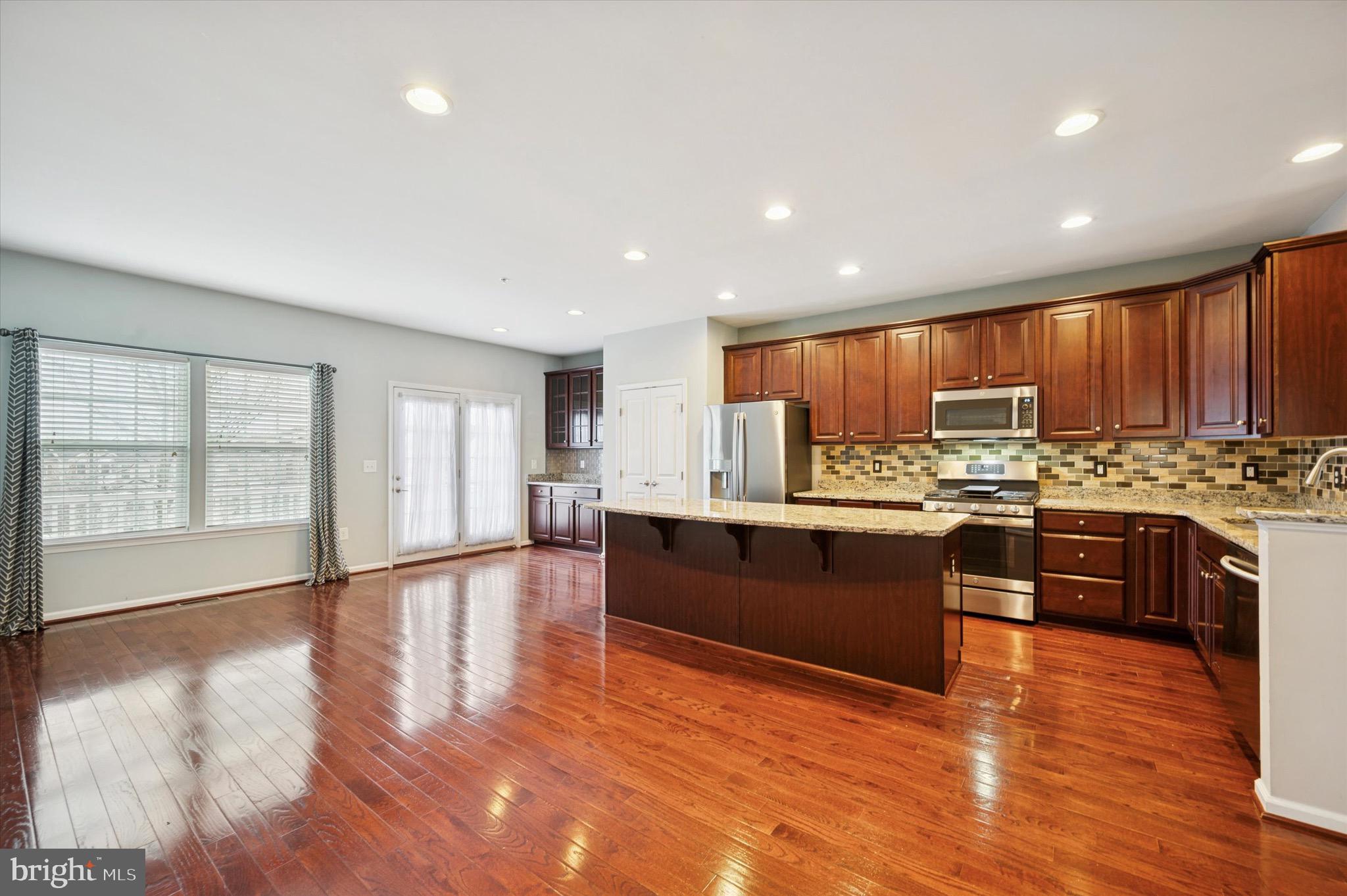 HIGHVIEW AT MONTGOME - Residential Lease