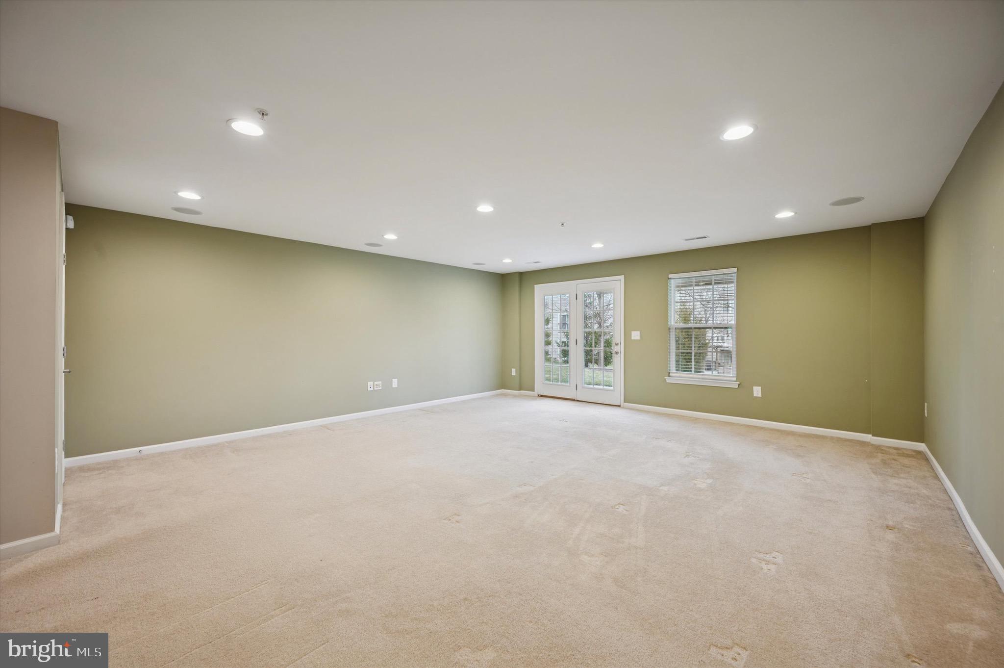 HIGHVIEW AT MONTGOME - Residential Lease