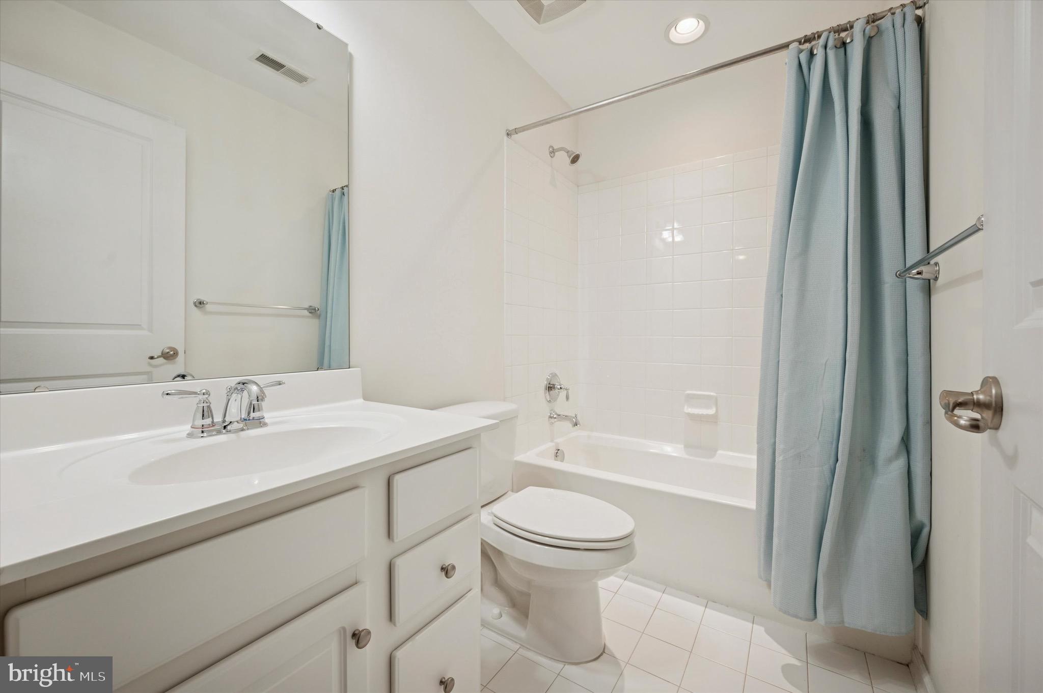 HIGHVIEW AT MONTGOME - Residential Lease