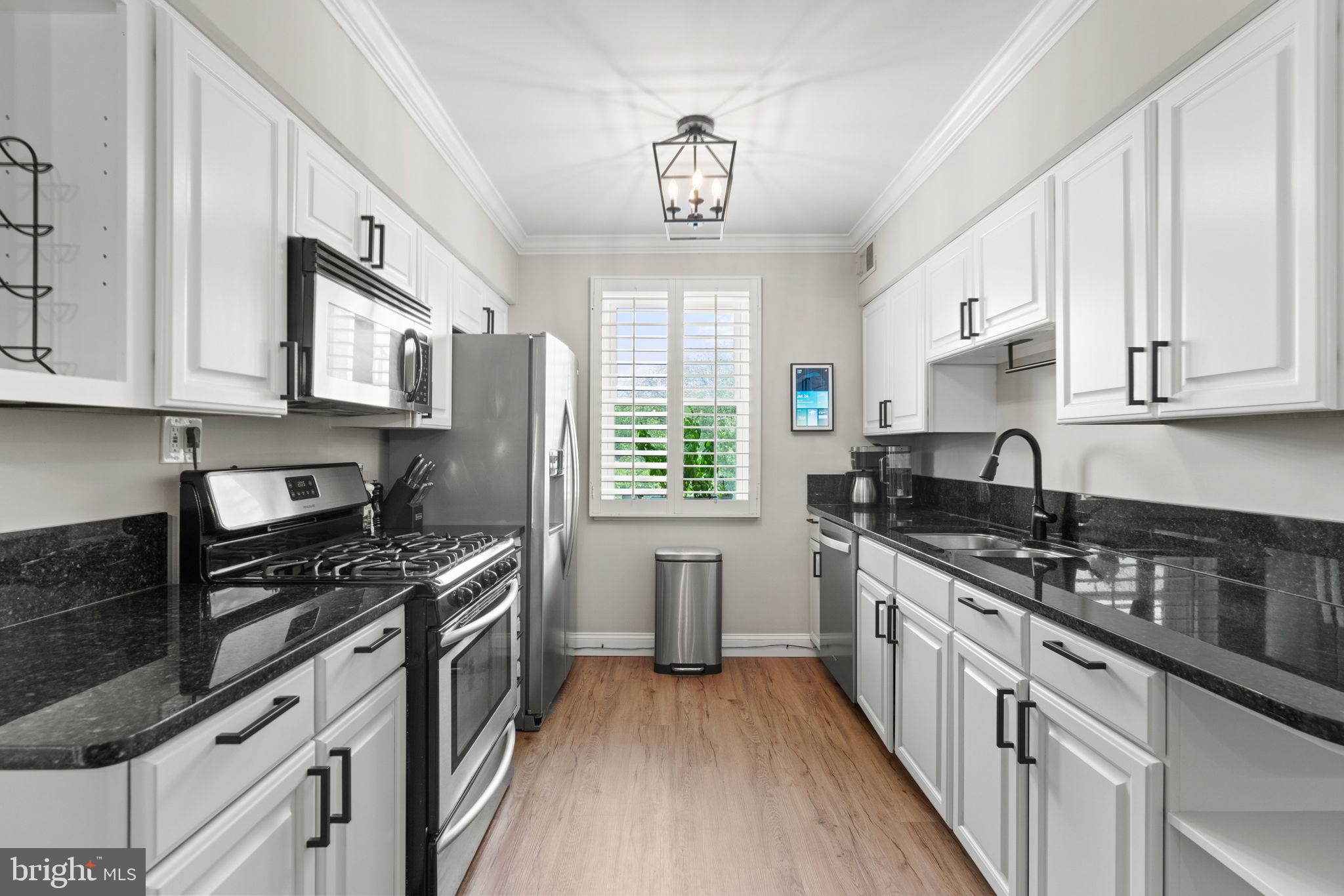 JACKSON MANOR - Residential