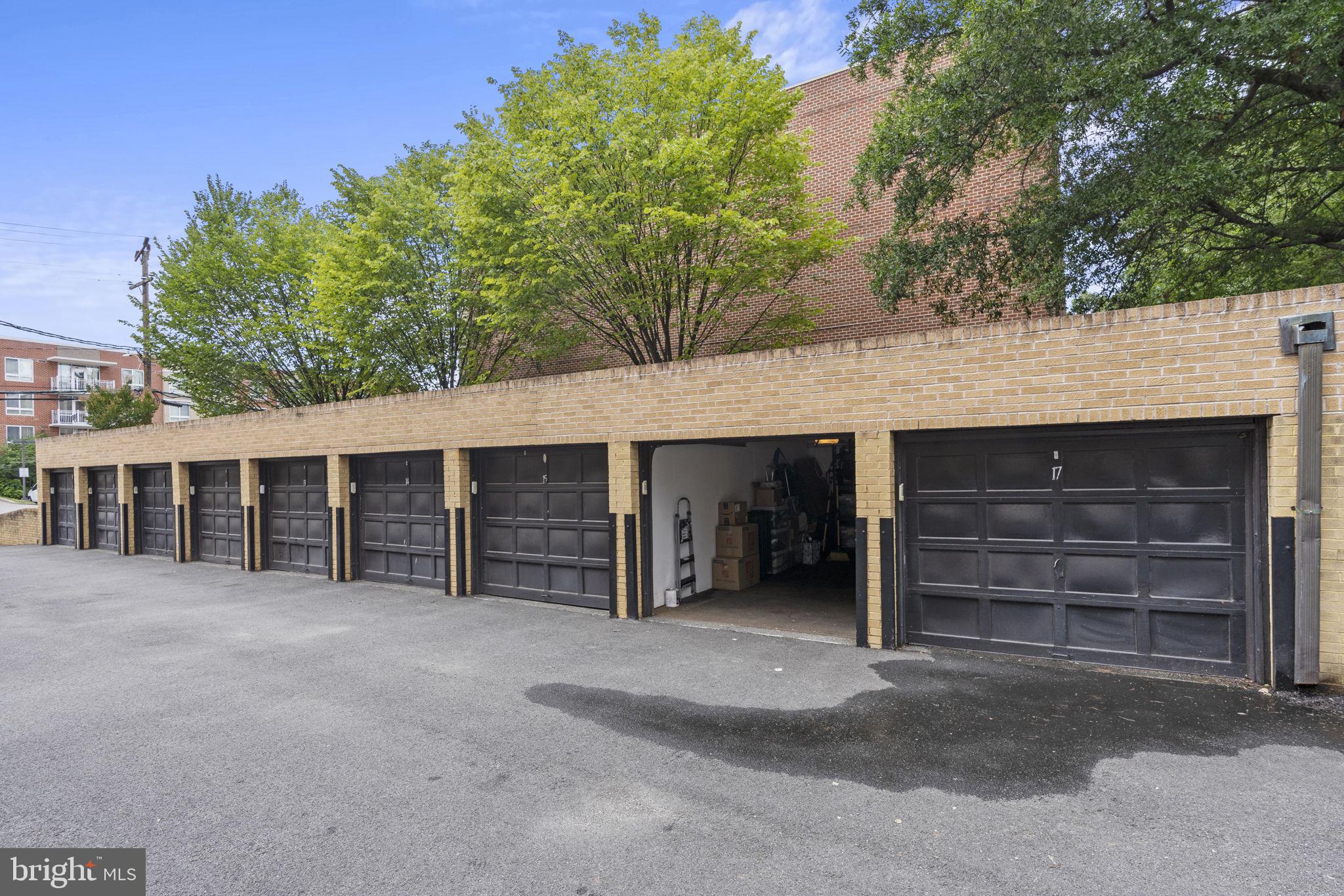 JACKSON MANOR - Residential