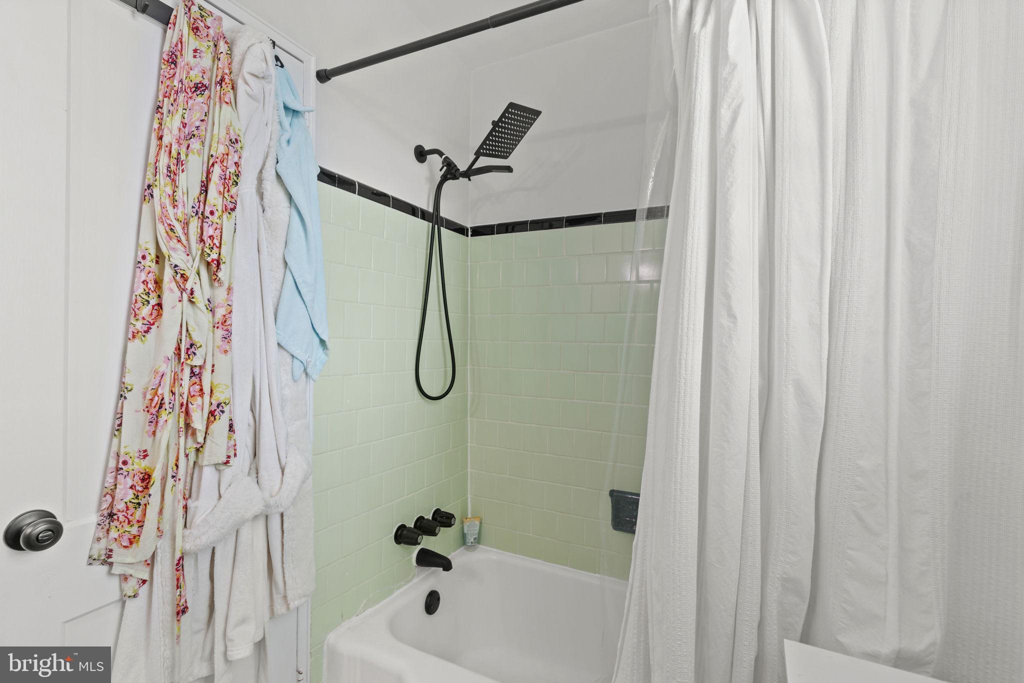 JACKSON MANOR - Residential