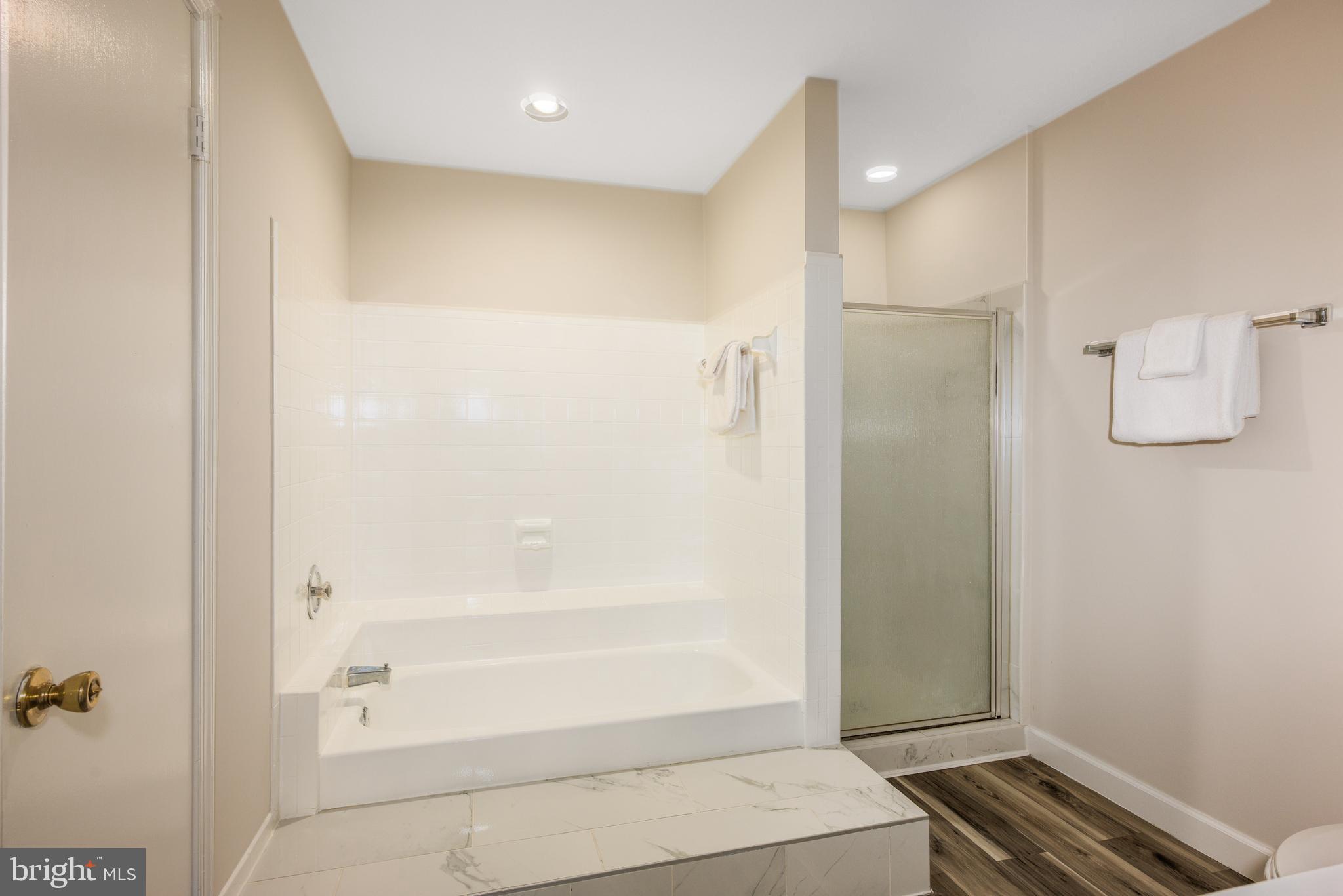 SILVER SPRING CNTRY CLUB - Residential