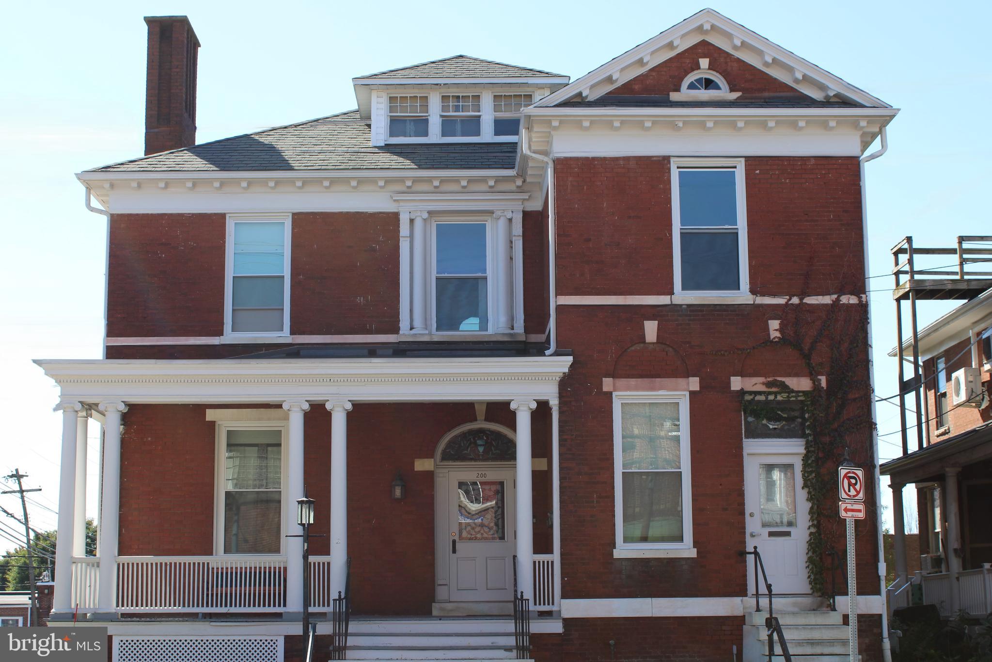 Note: Applicant must fill out an application and be approved PRIOR to viewing the property. The online application can be found on our website. You can apply for this property under the property description.