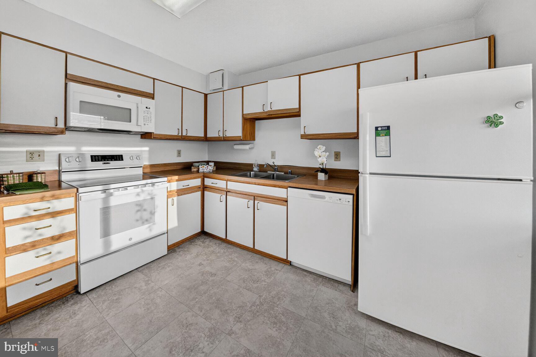 GREENS AT LEISURE WORLD - Residential