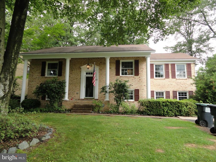 Beautiful upgraded Home with extensive handicap access.  Renovated and upgraded with Stainless, appliances, and Silestone counters. Renovated baths, hardwoods, Newer Windows Large deck and fenced rear yard. IN THE FRONT SECTION OF THE HARBOUR CLOSE TO THE MAIN GATE.