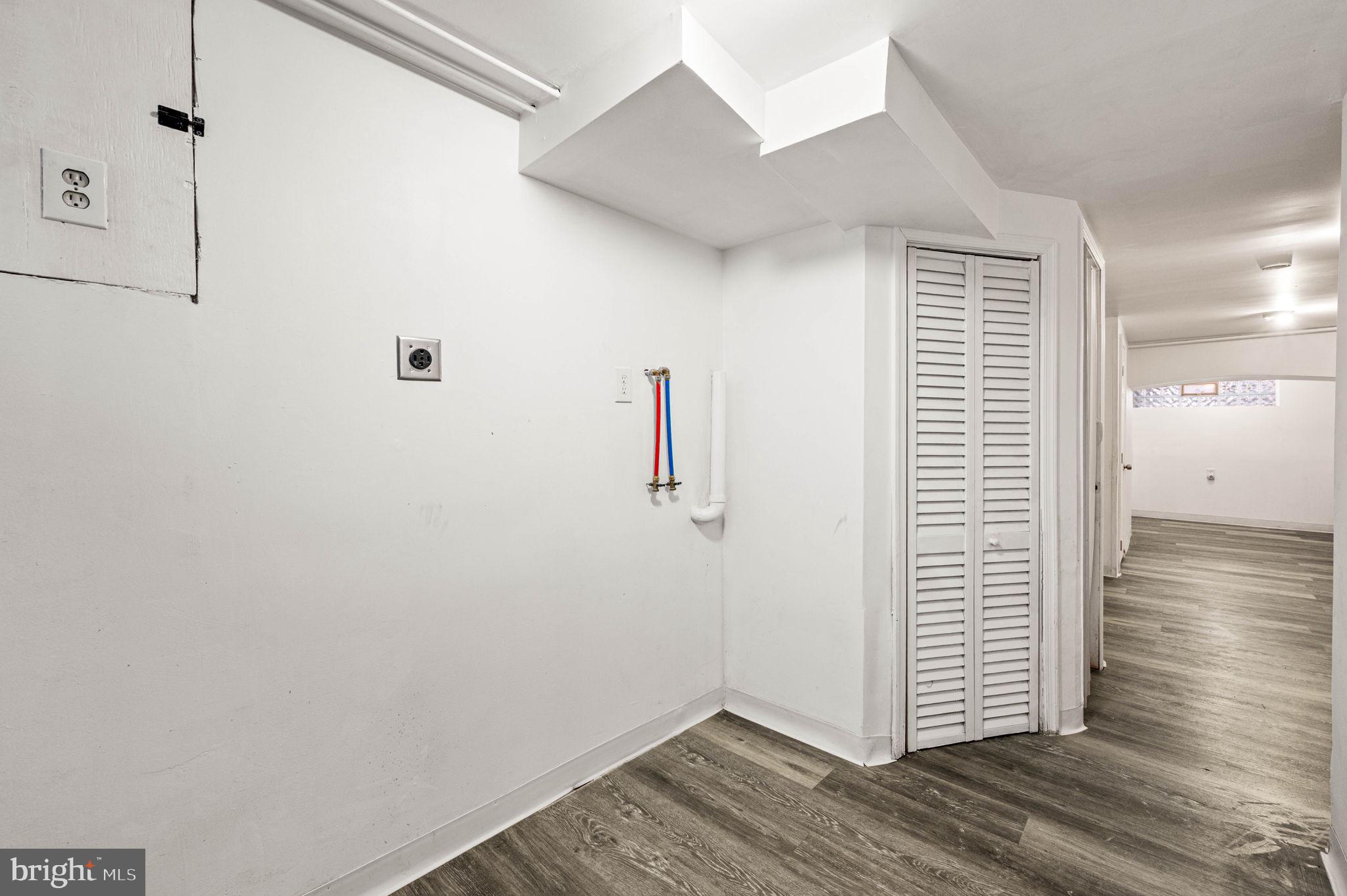 ELMWOOD PARK - Residential