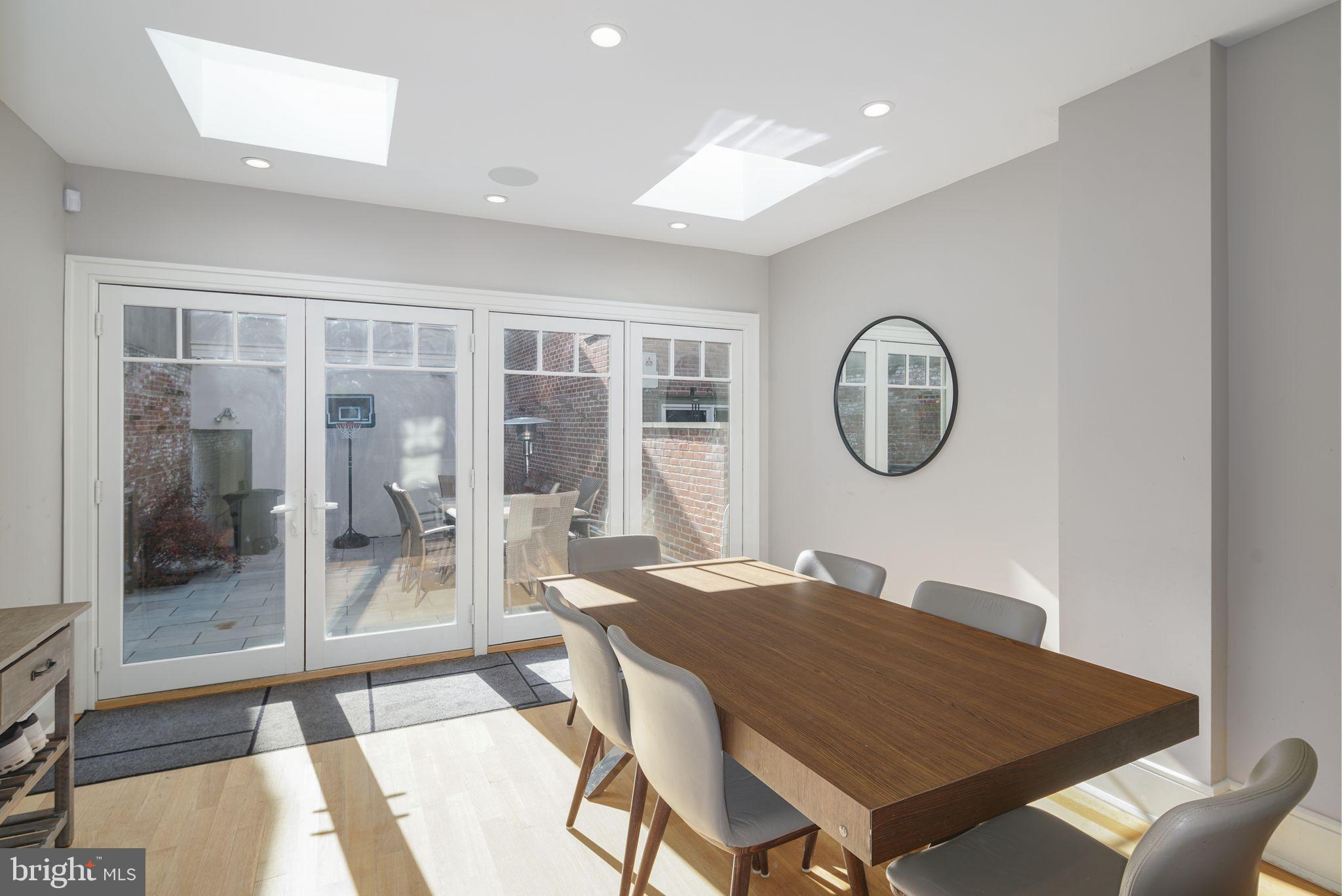 SOCIETY HILL - Residential