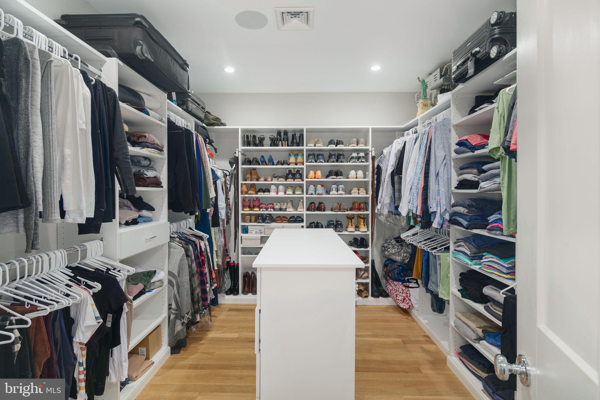 SOCIETY HILL - Residential