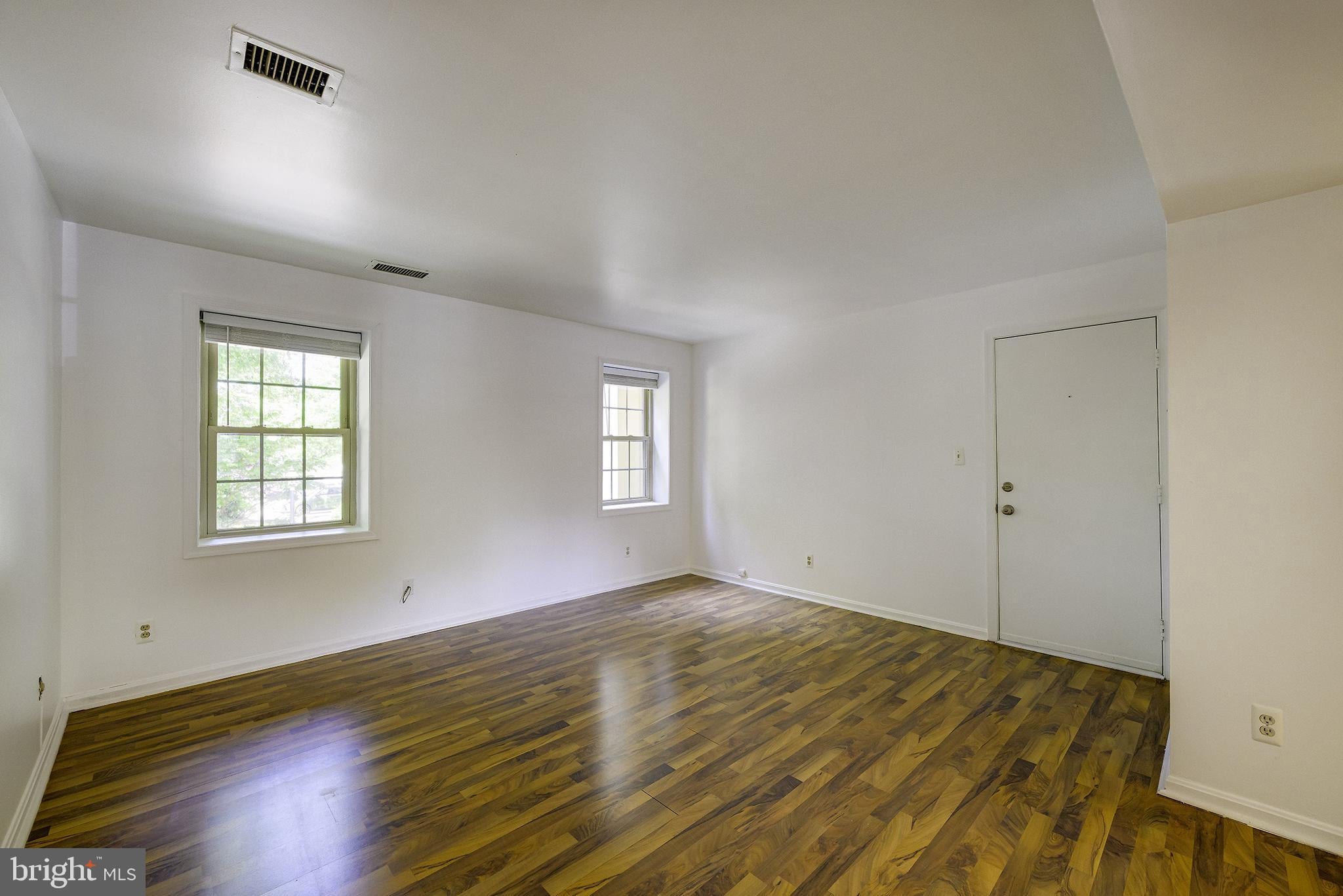 1403 E ABINGDON DRIVE 2