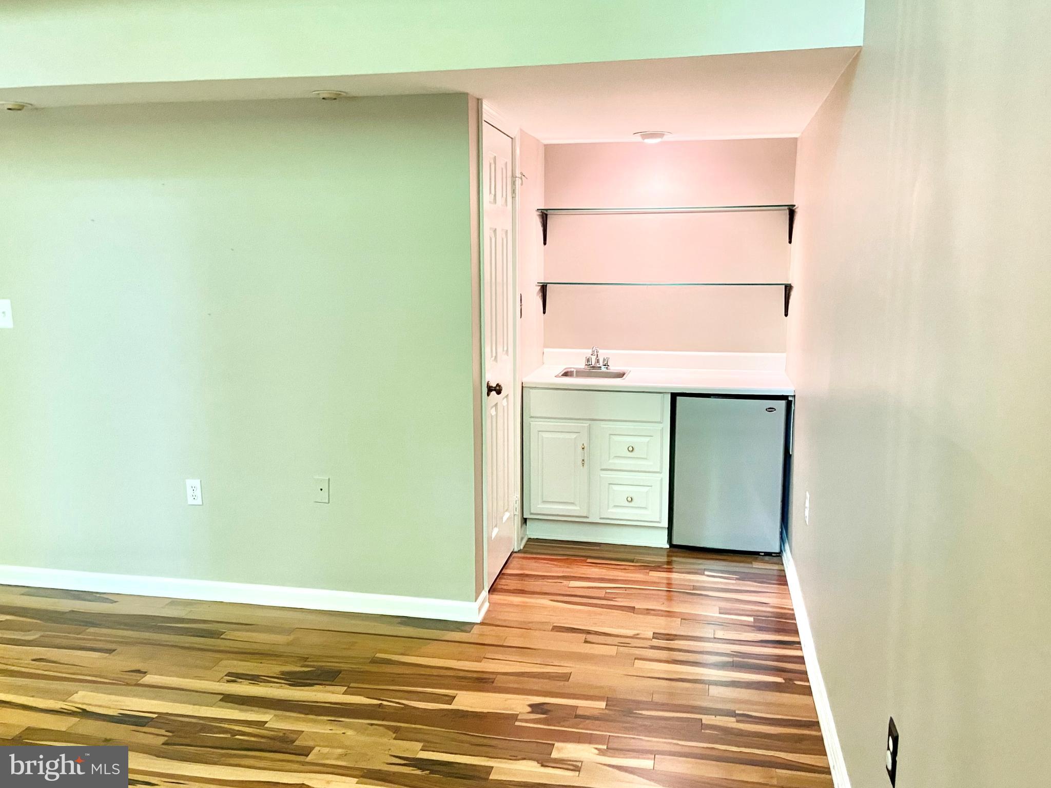 GROSVENOR PARK TOWNHOME CONDOMINIUMS - Residential Lease