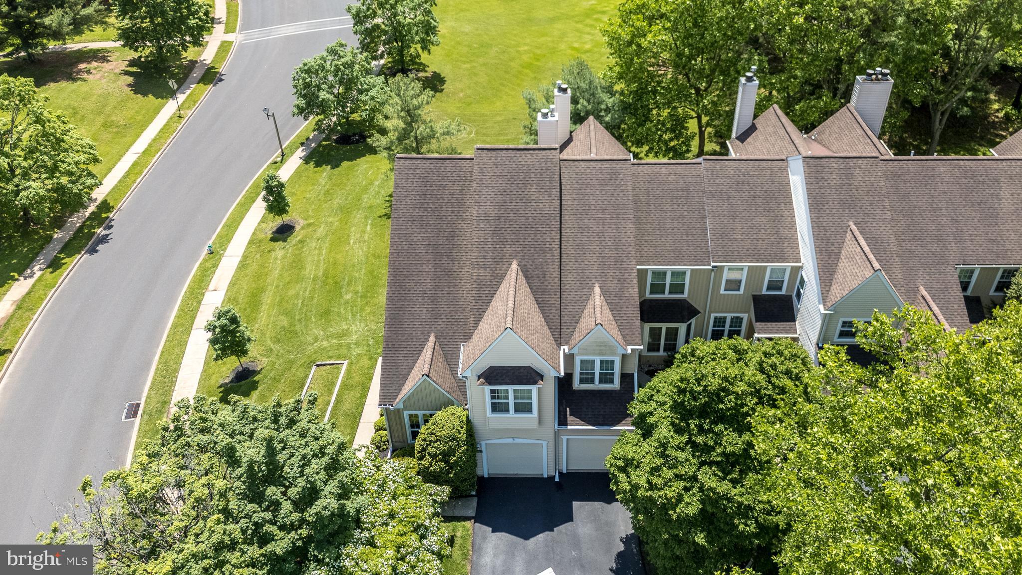 534 COUNTRY CLUB DRIVE