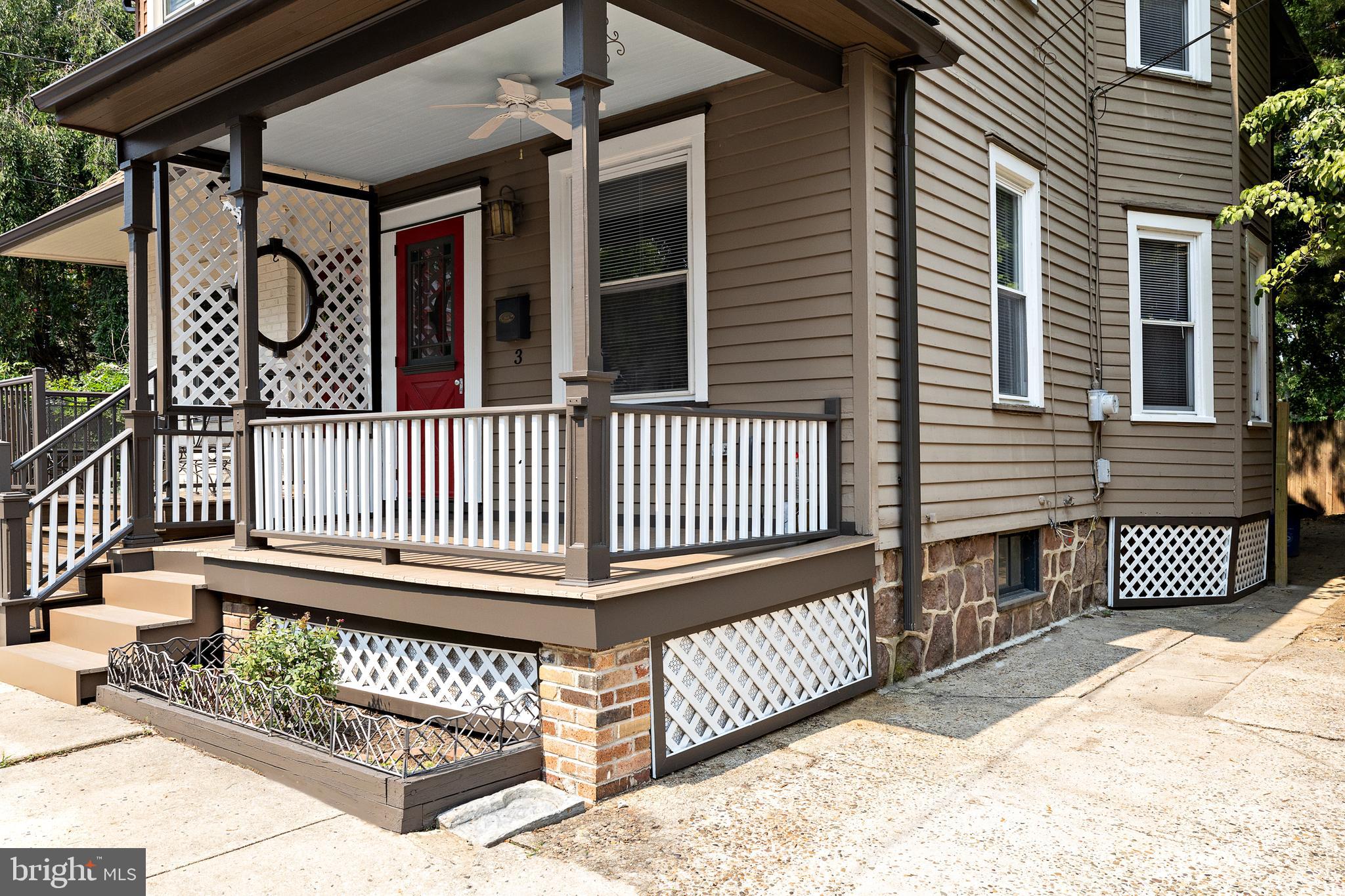 3 LEE AVENUE