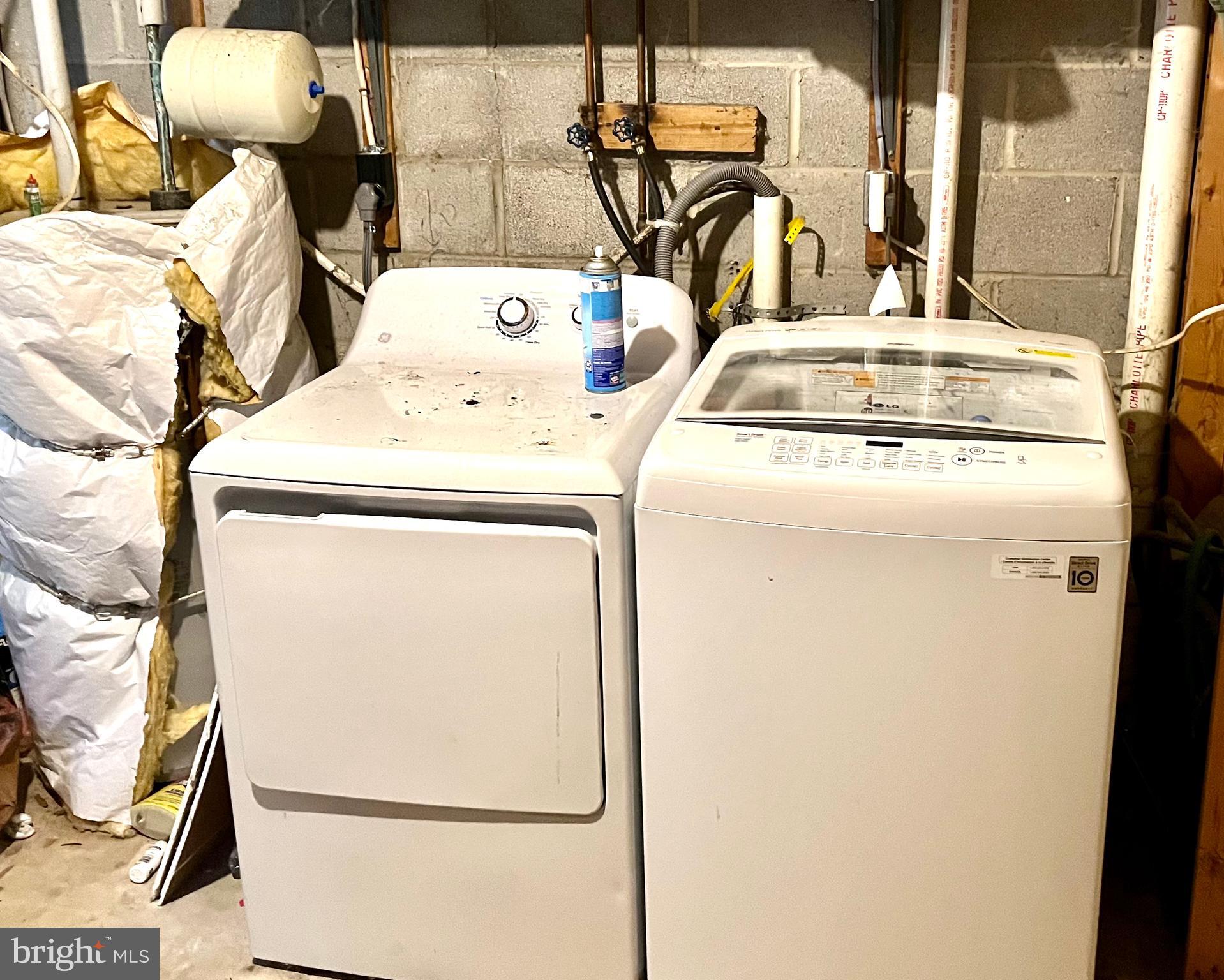 TOWERING OAKS - Residential