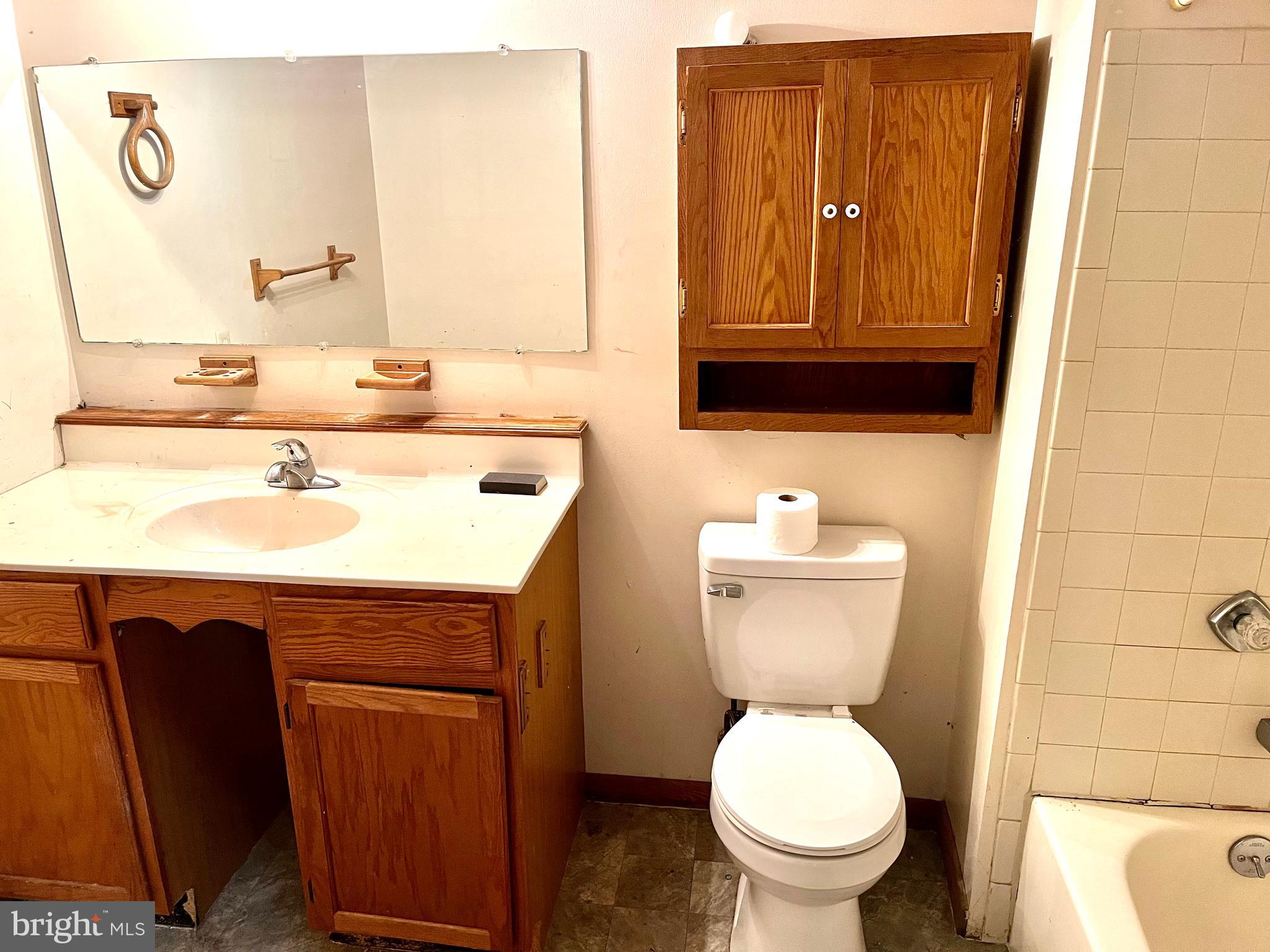 TOWERING OAKS - Residential