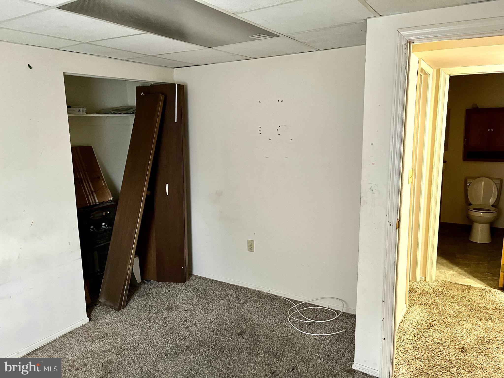 TOWERING OAKS - Residential