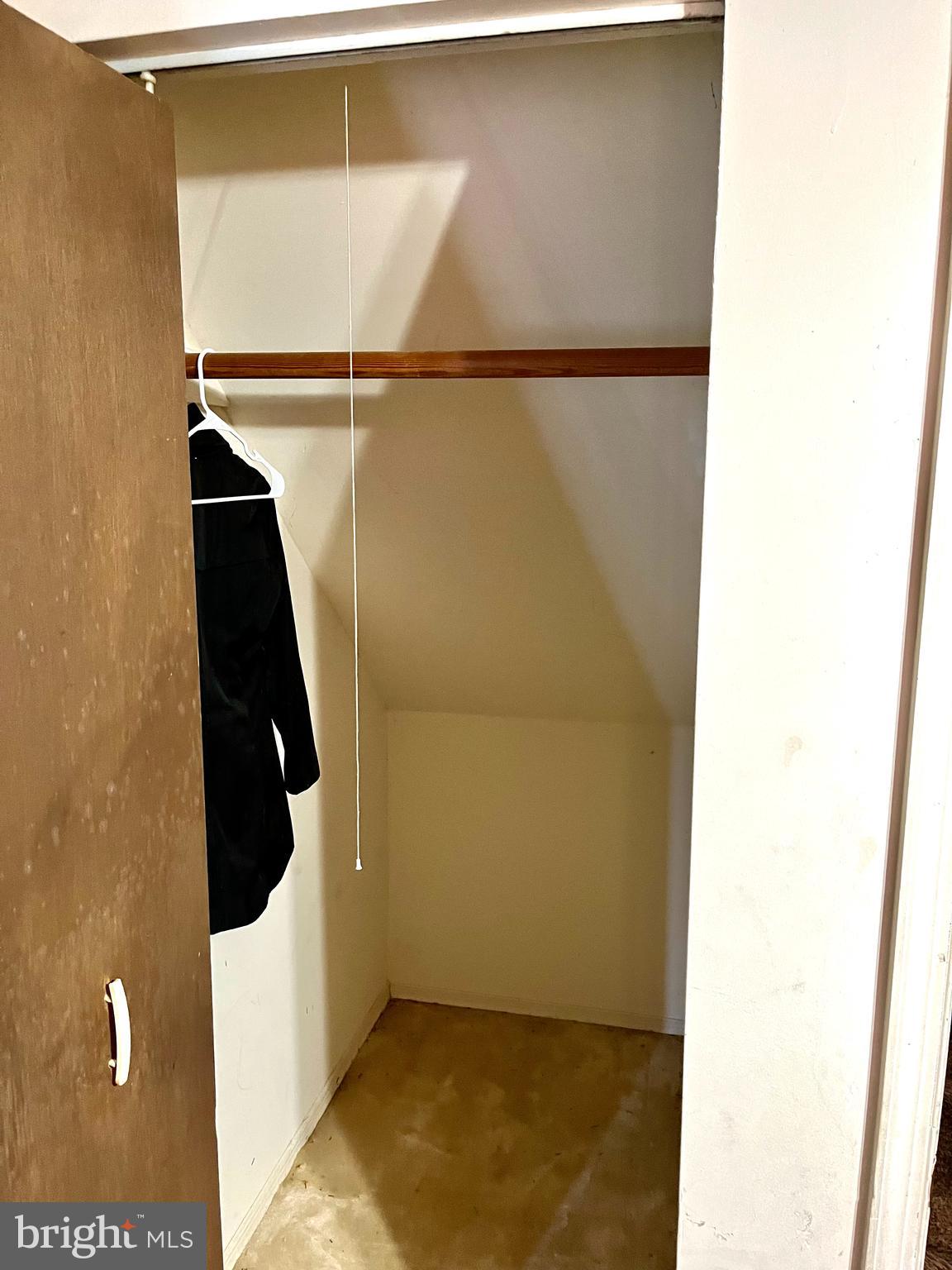 TOWERING OAKS - Residential