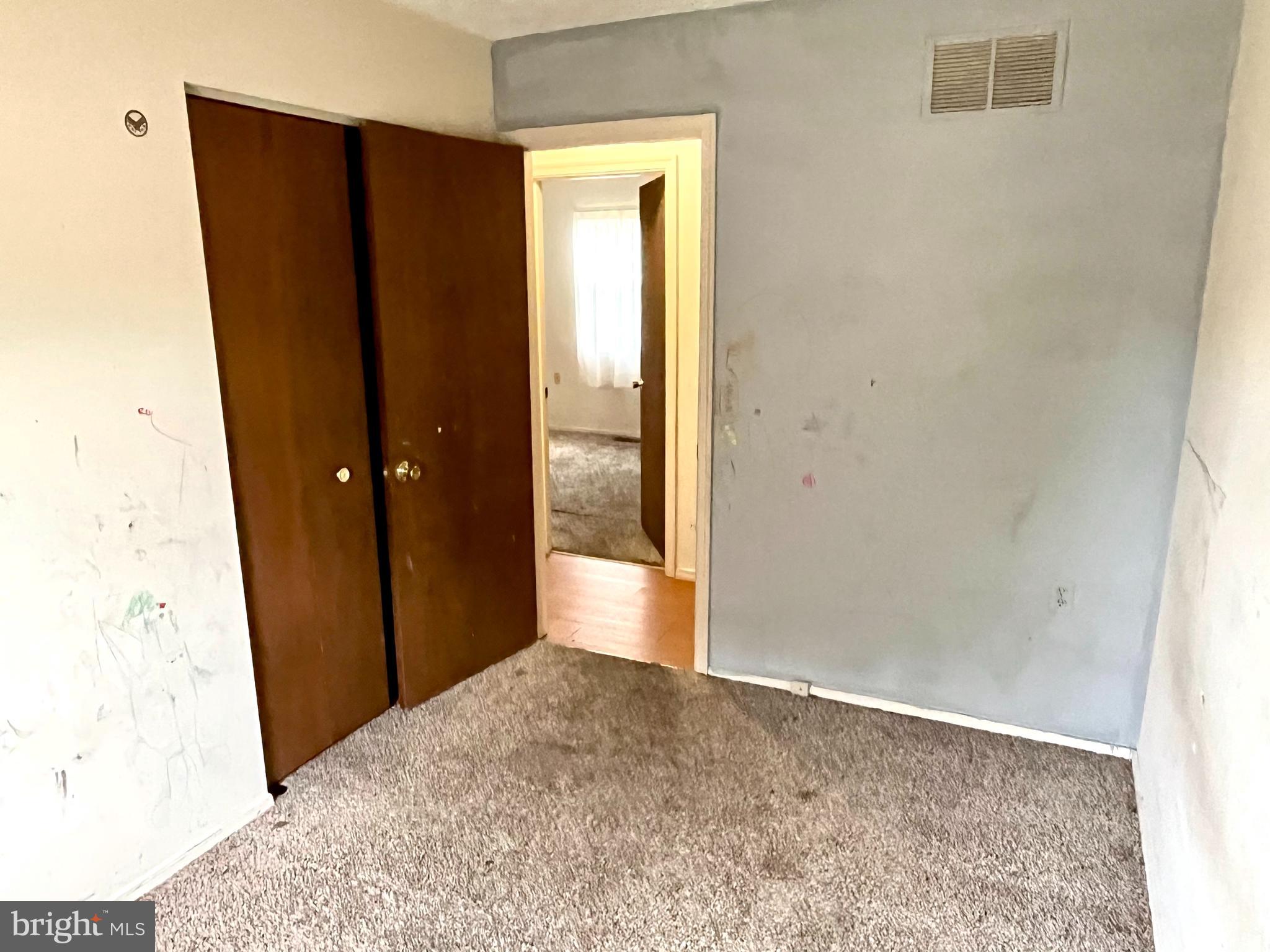 TOWERING OAKS - Residential