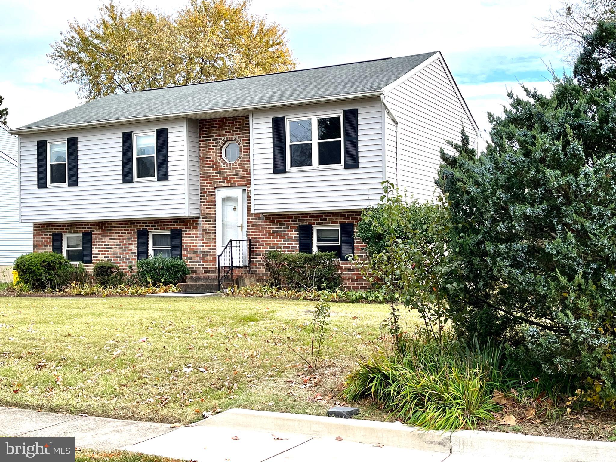 TOWERING OAKS - Residential