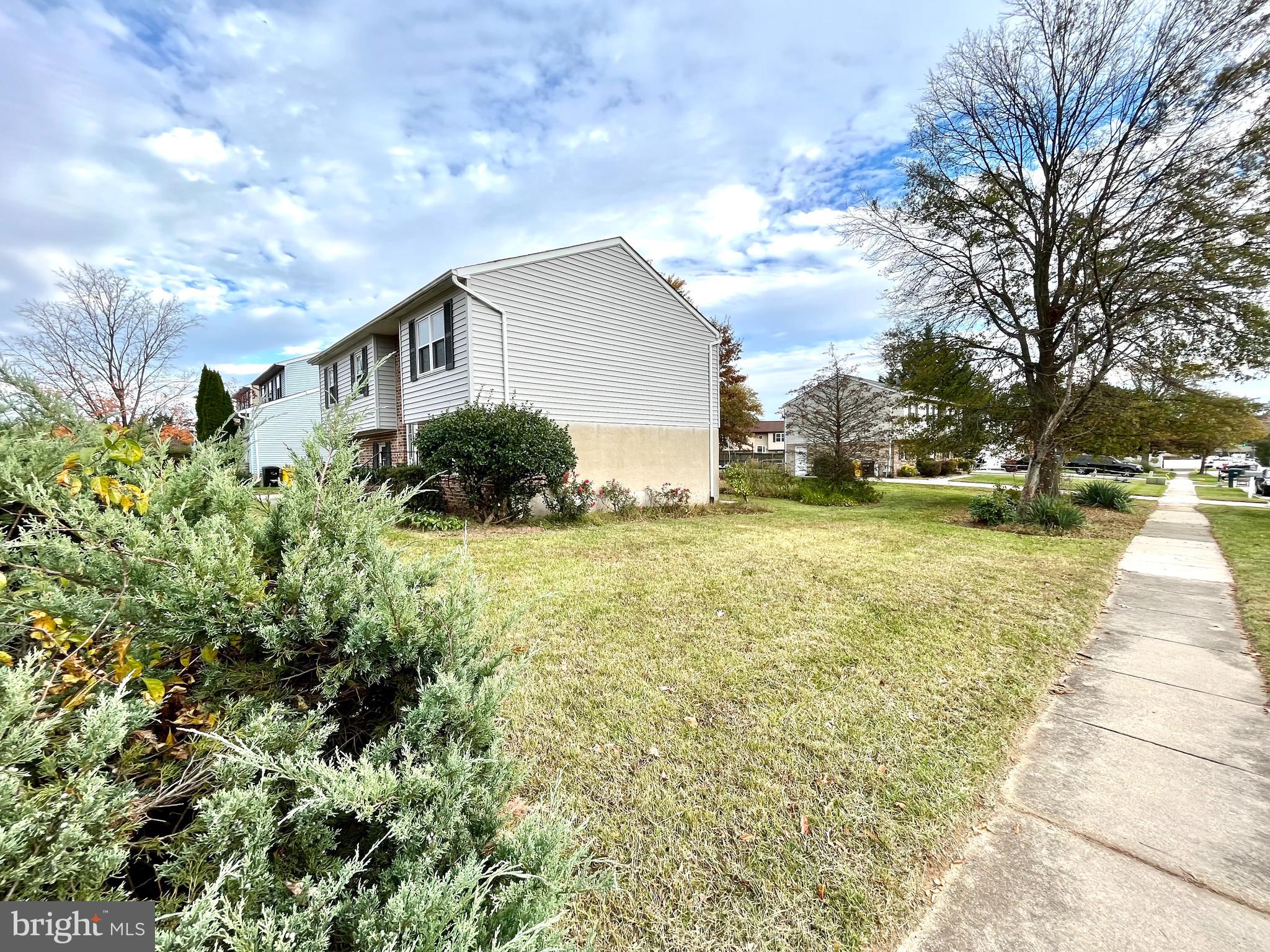 TOWERING OAKS - Residential