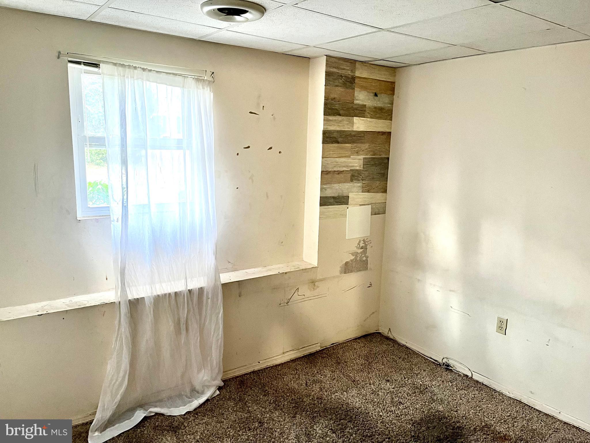 TOWERING OAKS - Residential