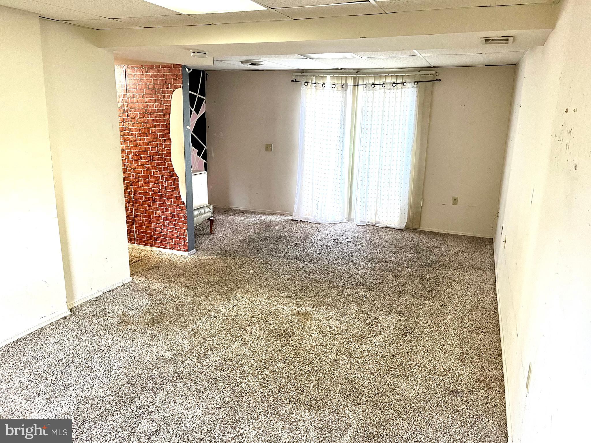 TOWERING OAKS - Residential