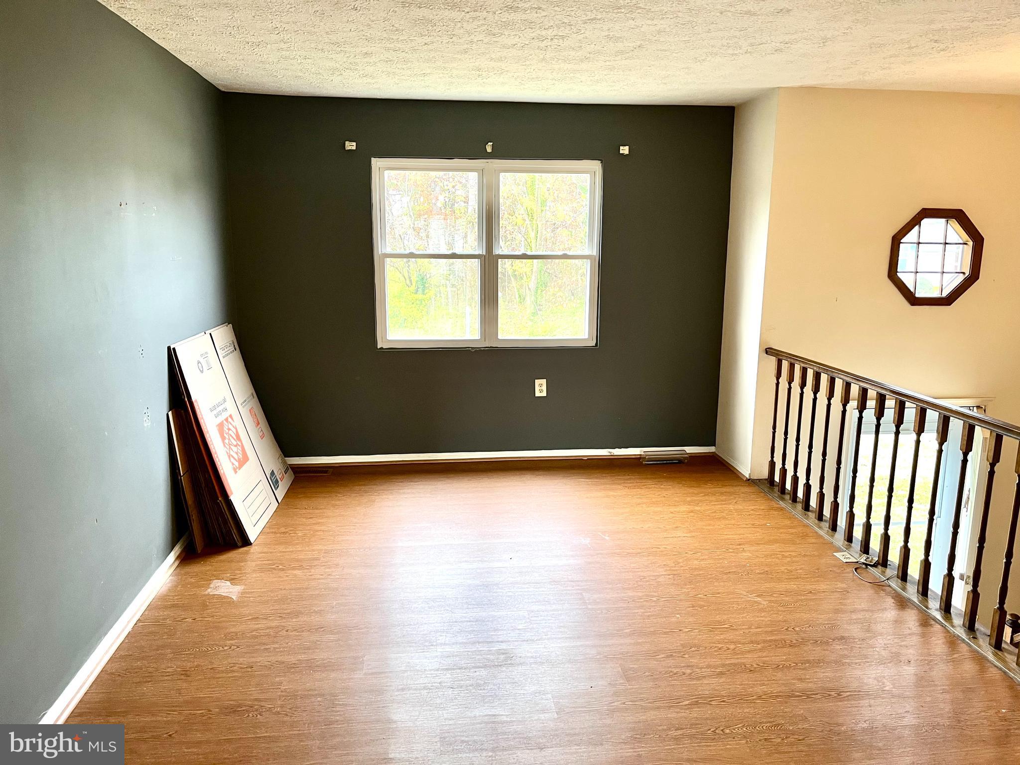 TOWERING OAKS - Residential