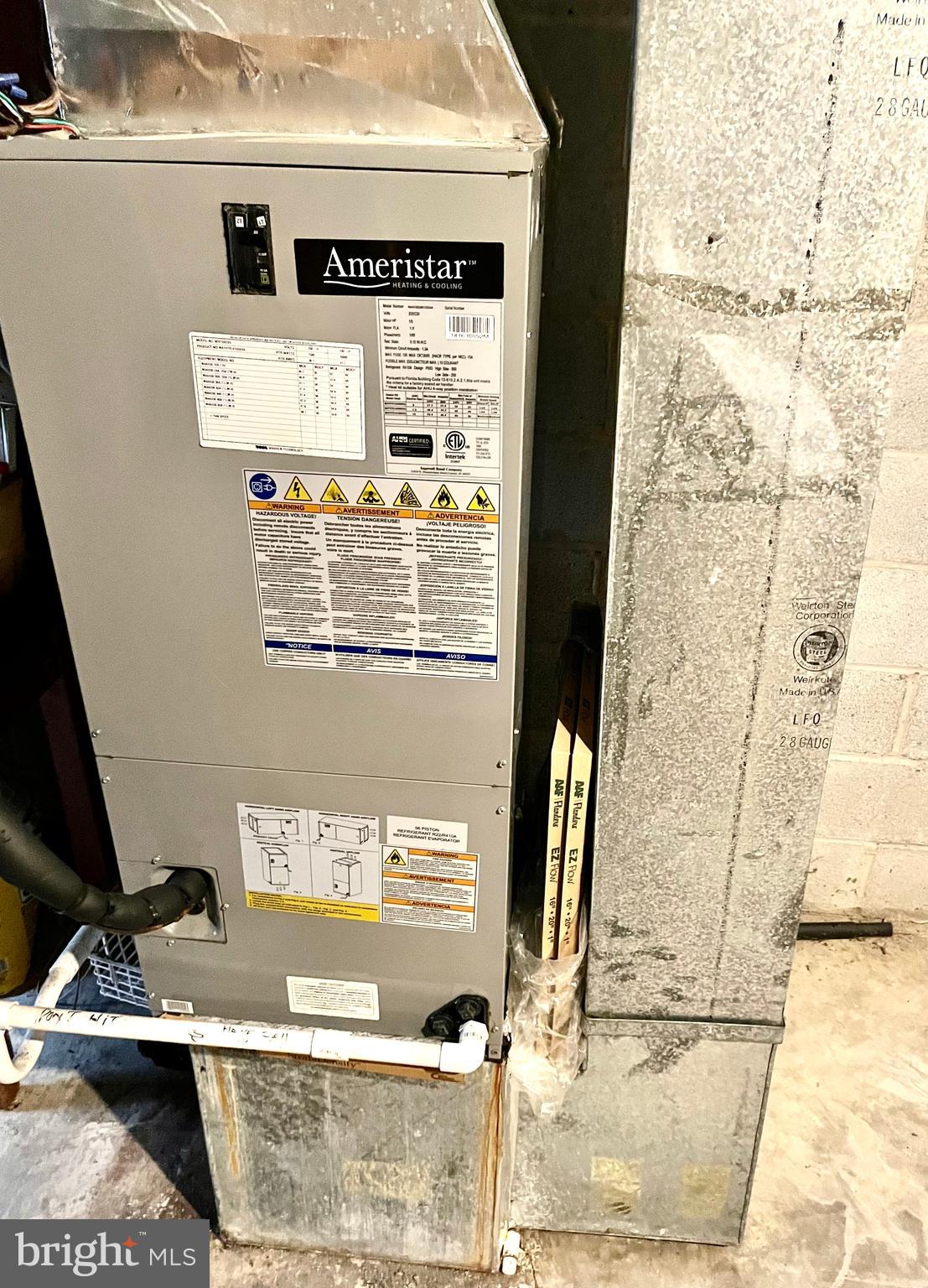 TOWERING OAKS - Residential