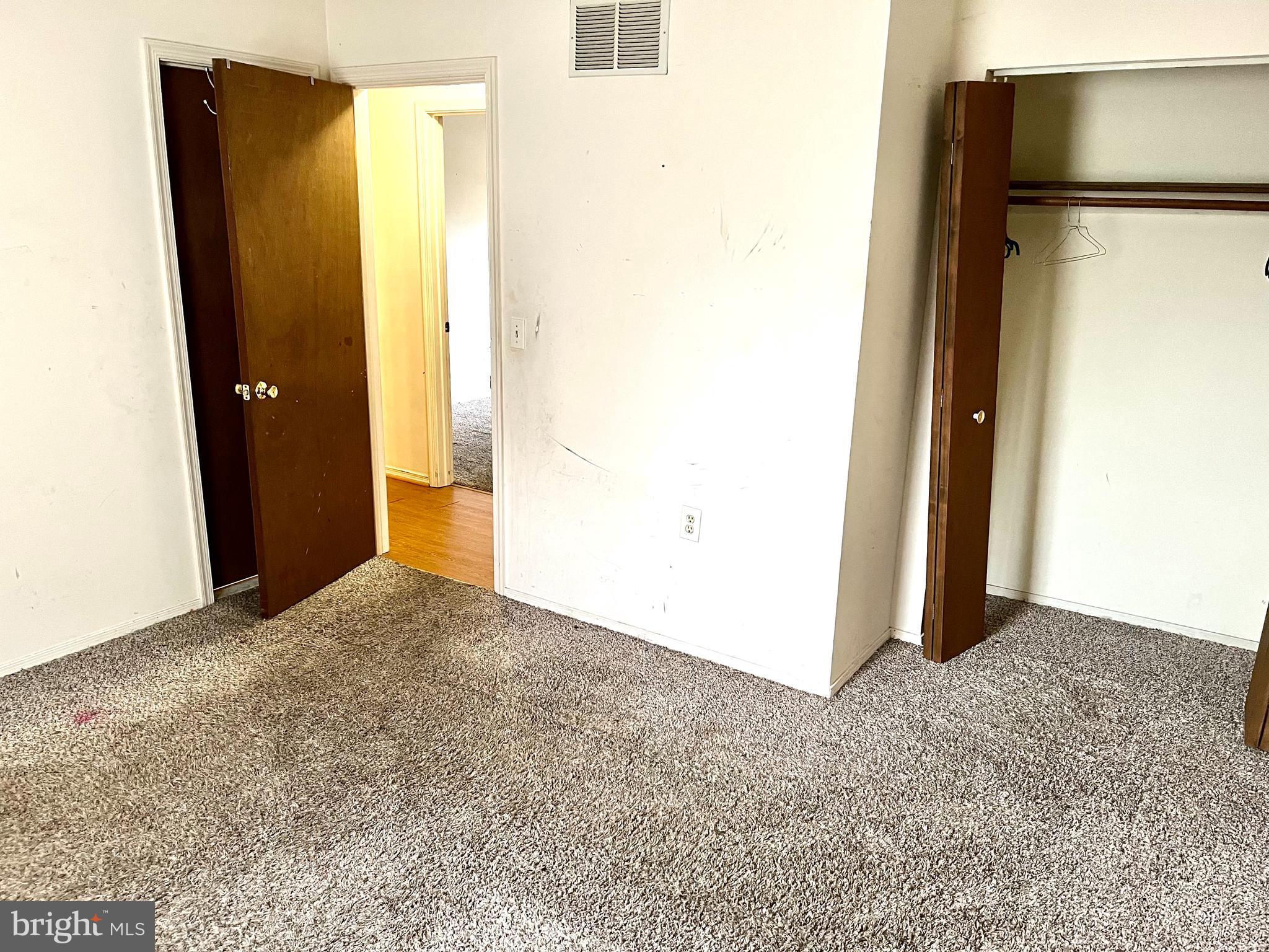 TOWERING OAKS - Residential