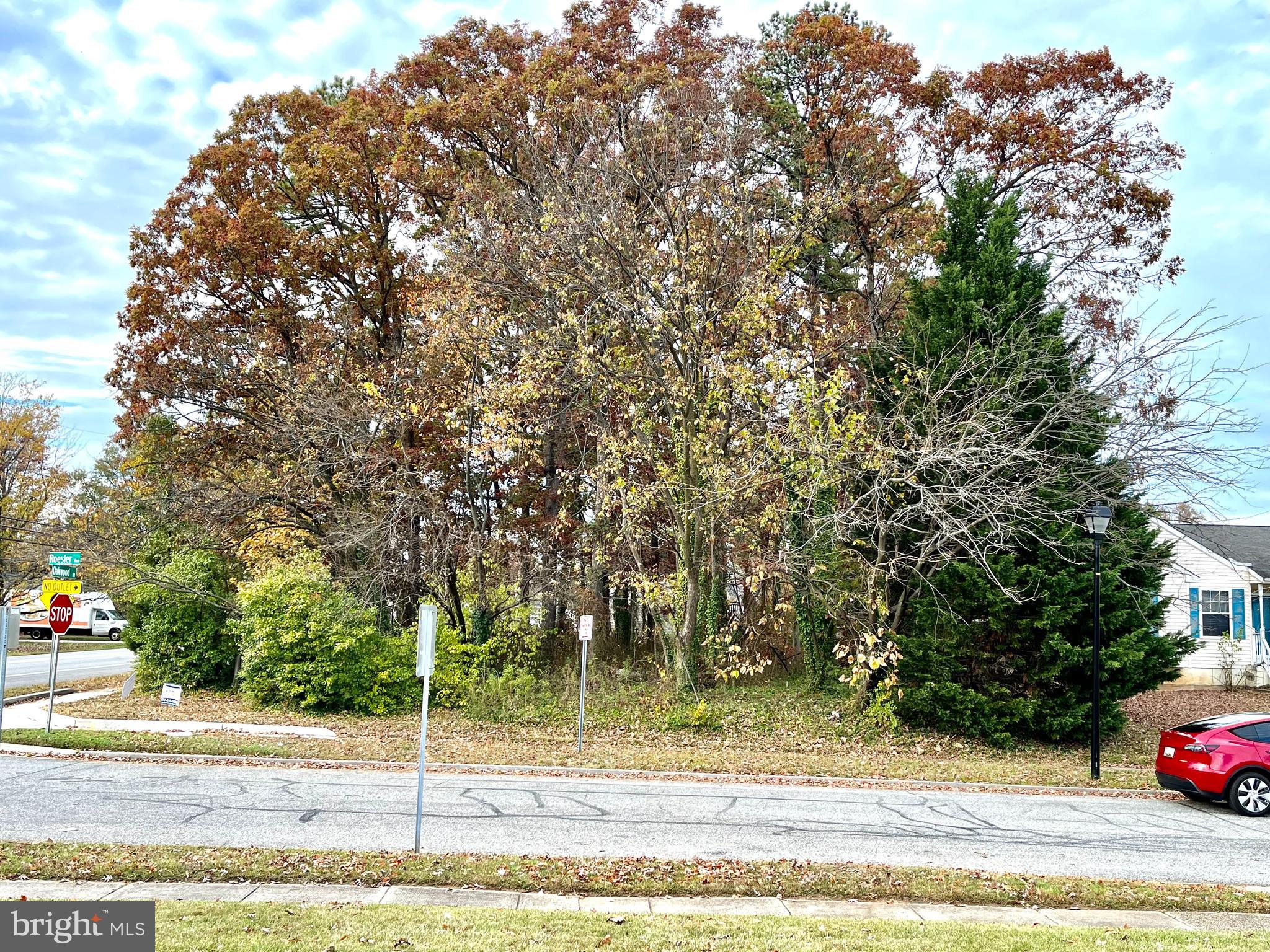 TOWERING OAKS - Residential