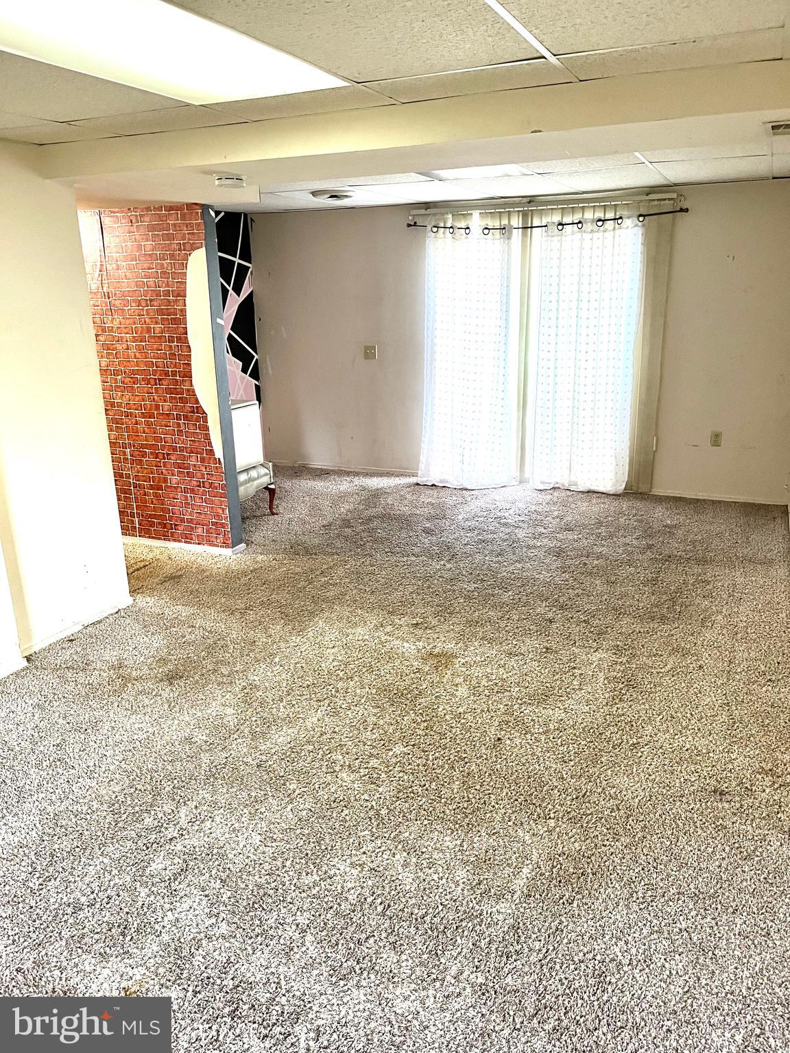 TOWERING OAKS - Residential