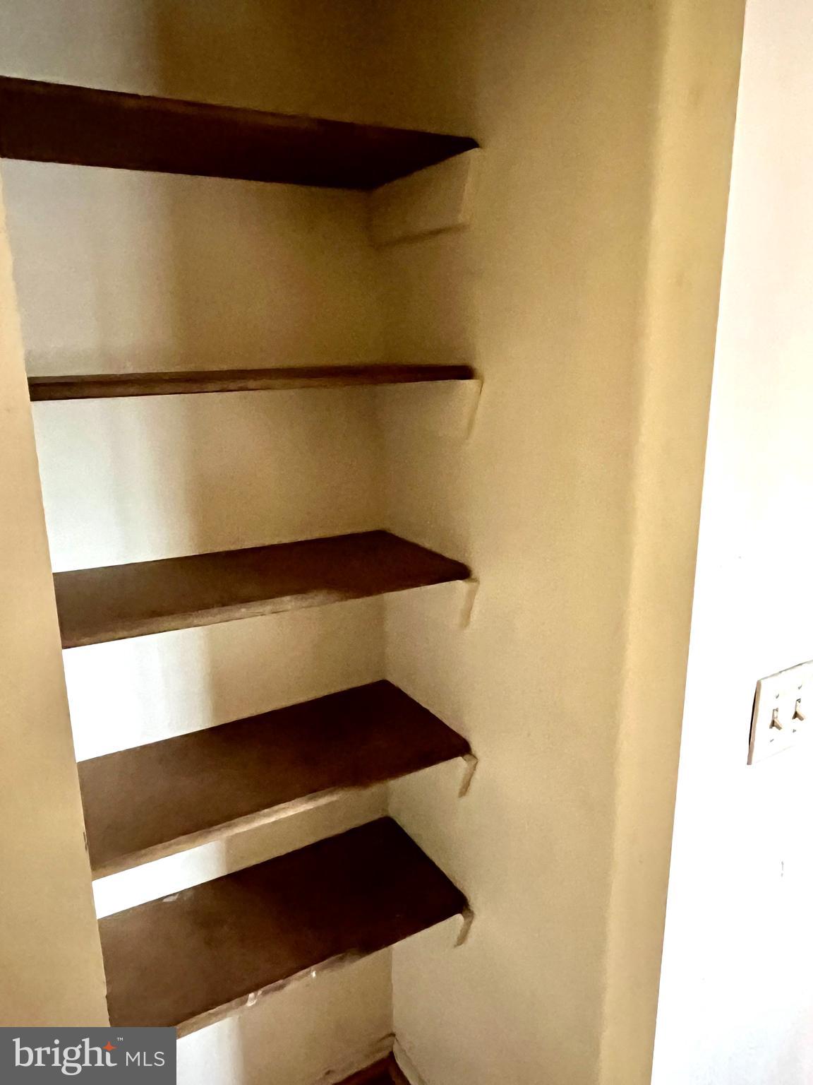 TOWERING OAKS - Residential