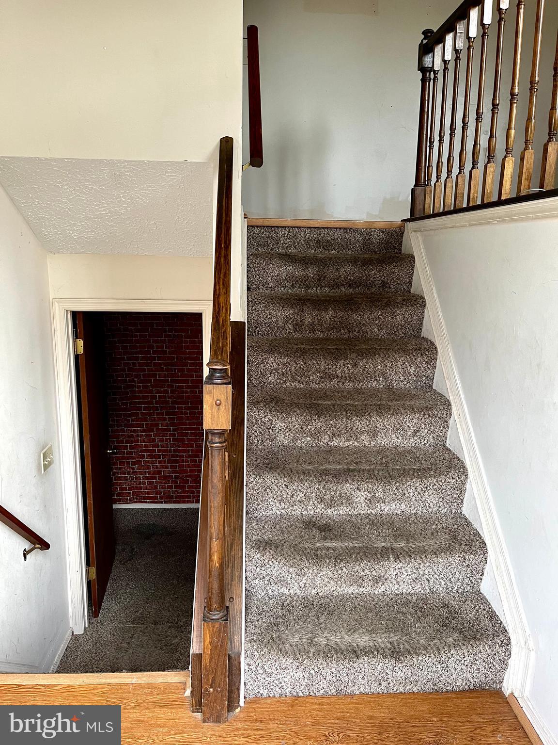 TOWERING OAKS - Residential