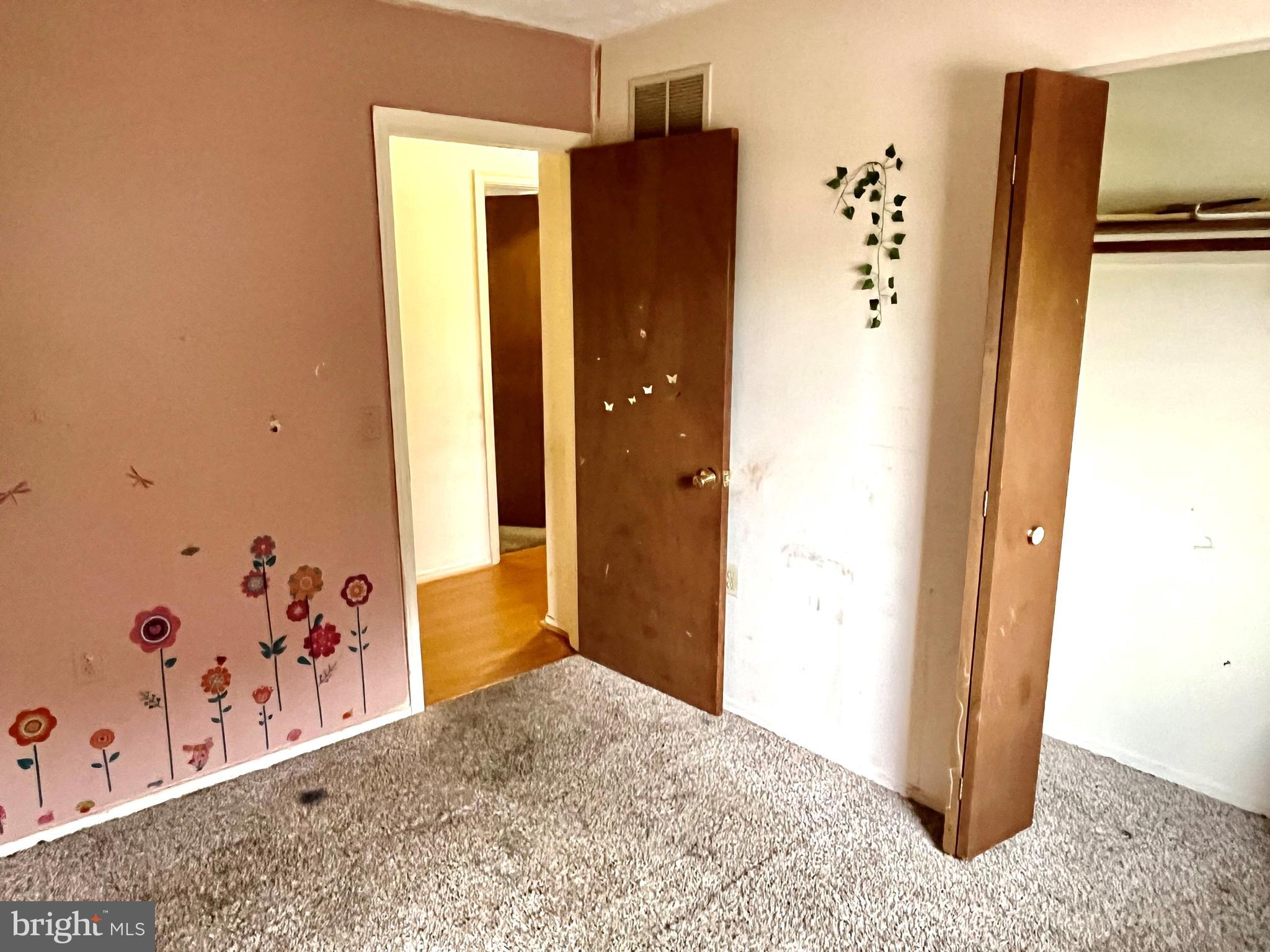 TOWERING OAKS - Residential