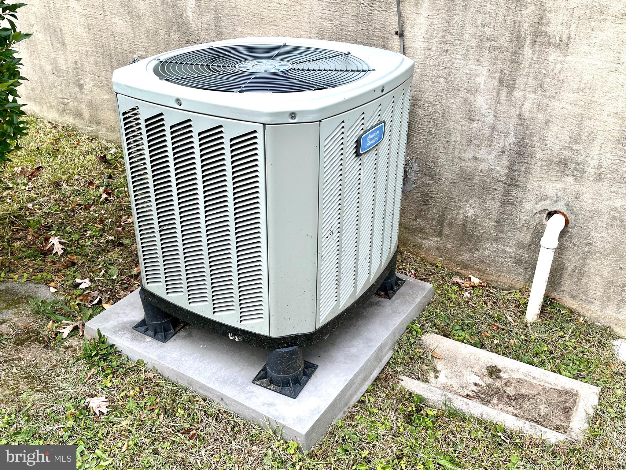 TOWERING OAKS - Residential