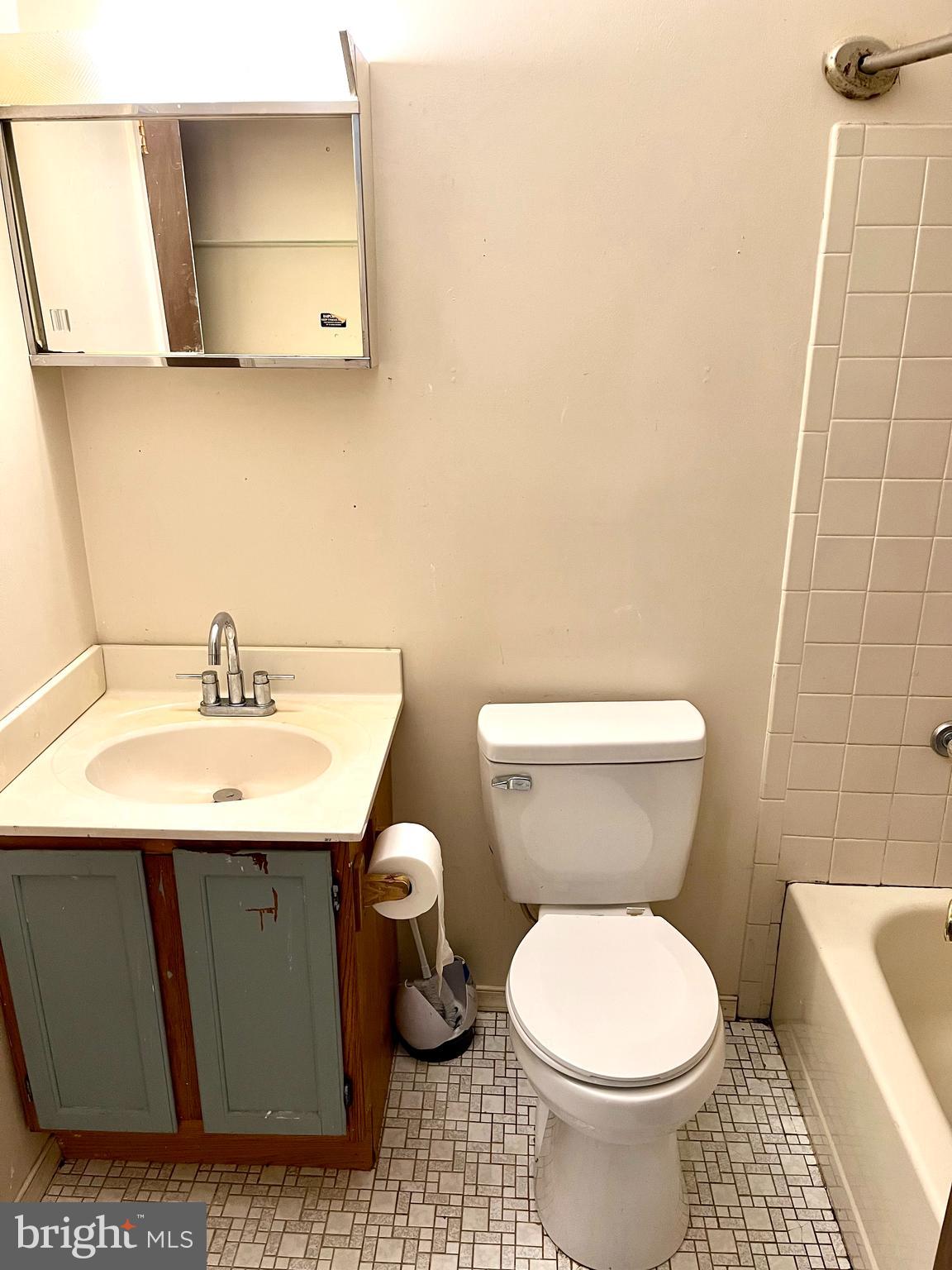 TOWERING OAKS - Residential