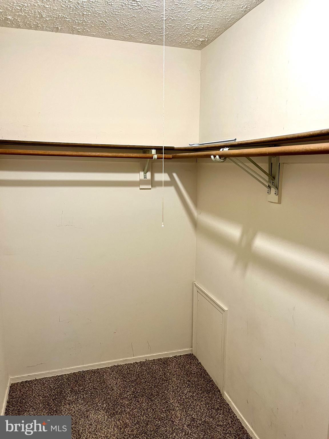 TOWERING OAKS - Residential