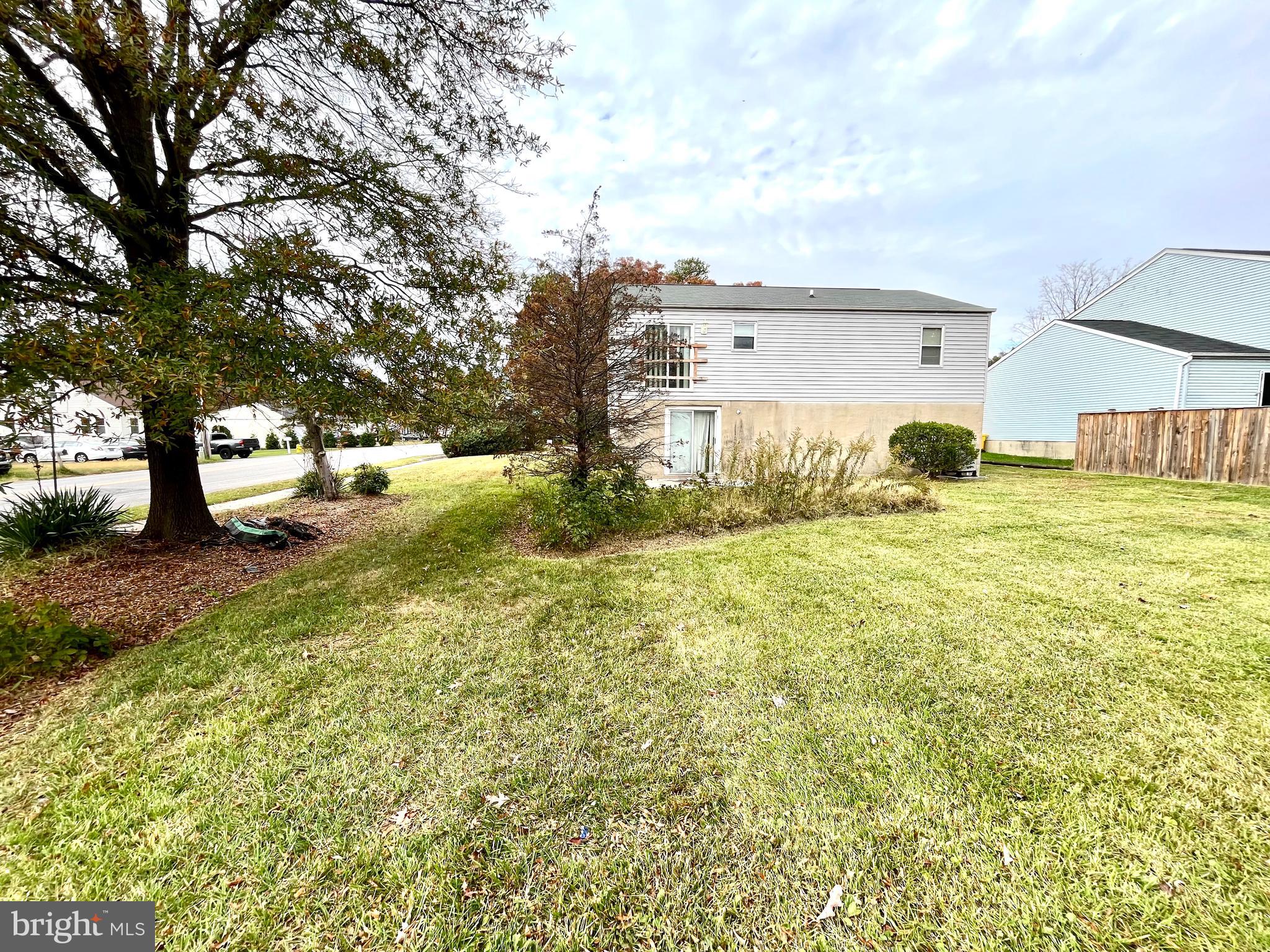TOWERING OAKS - Residential
